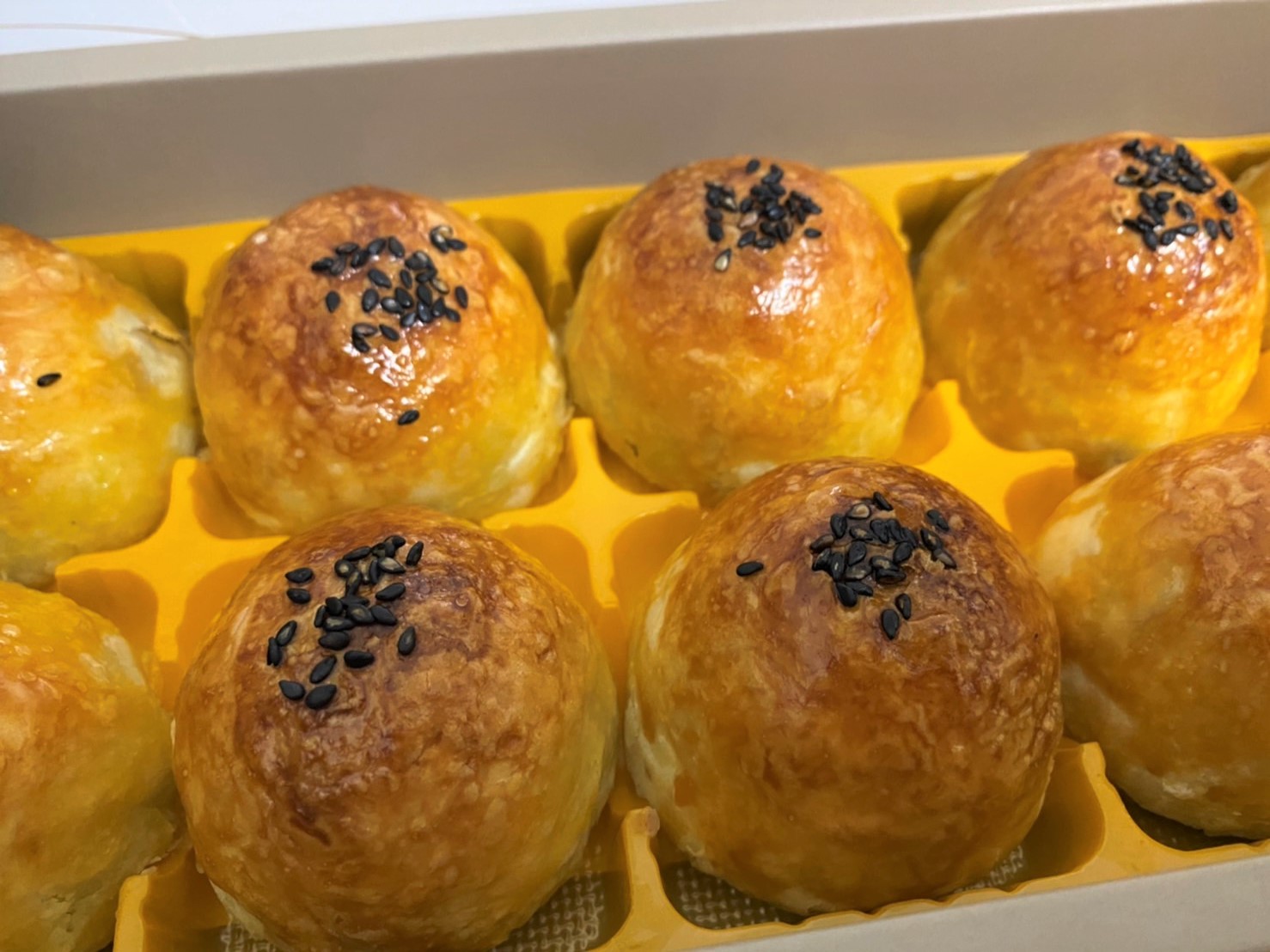 《中山國中站美食》陳耀訓·麵包埠蛋黃酥，如同水晶一般的藝術品 @神農太太底家