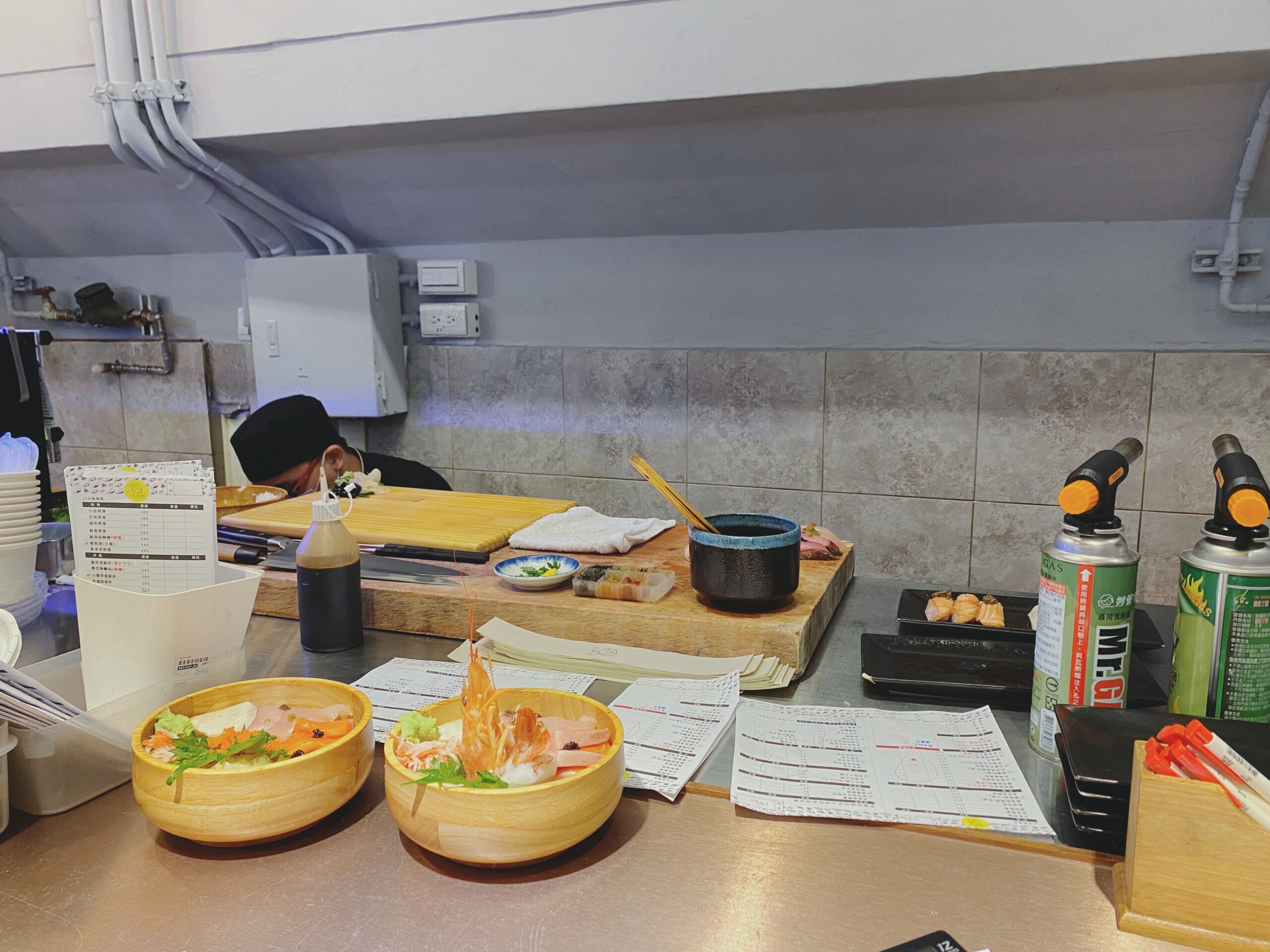 《華山市場美食》合掌村，名不虛傳的高CP值日本料理，12貫壽司與海鮮丼必點(菜單) @神農太太底家