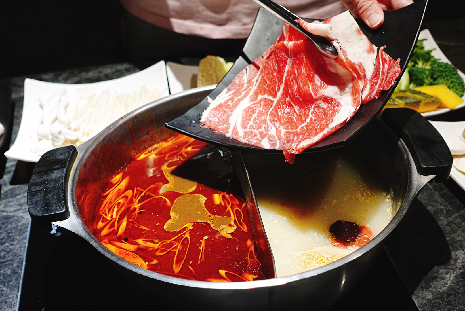 《南京復興美食》椒心苑麻辣鍋，多樣食材品質絕佳，頂級火鍋吃到飽(菜單 價錢) @神農太太底家