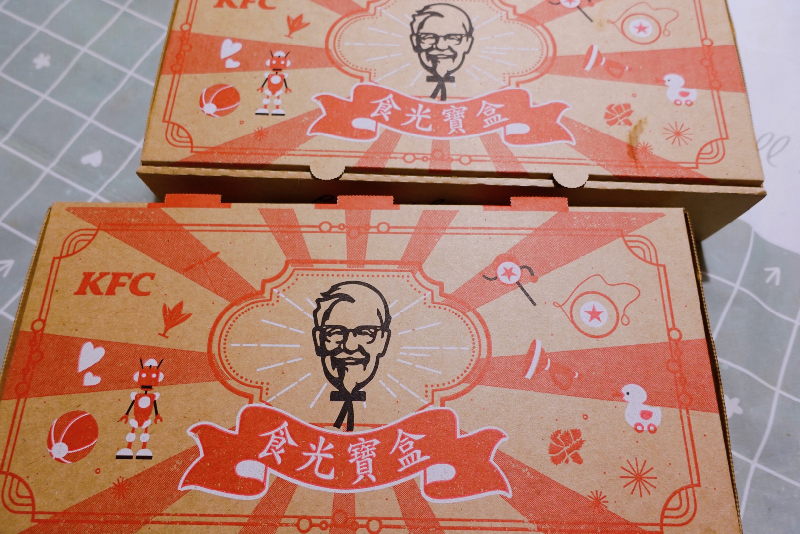 《速食美食》肯德基食光寶盒限量一萬盒開賣！新品海苔肉鬆脆雞、玫瑰荔枝Q蛋撻，懷念的童年味有吃又有玩 @神農太太底家