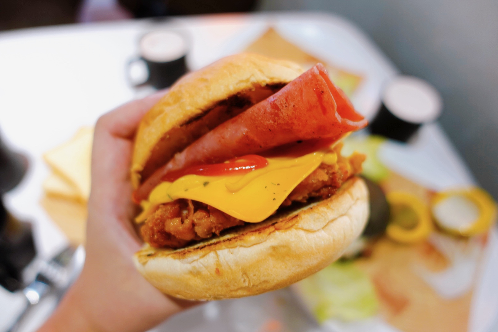 《板橋漢堡推薦》心心漢堡，399元起漢堡吃到飽！大胃王小慧也來吃(菜單) @神農太太底家