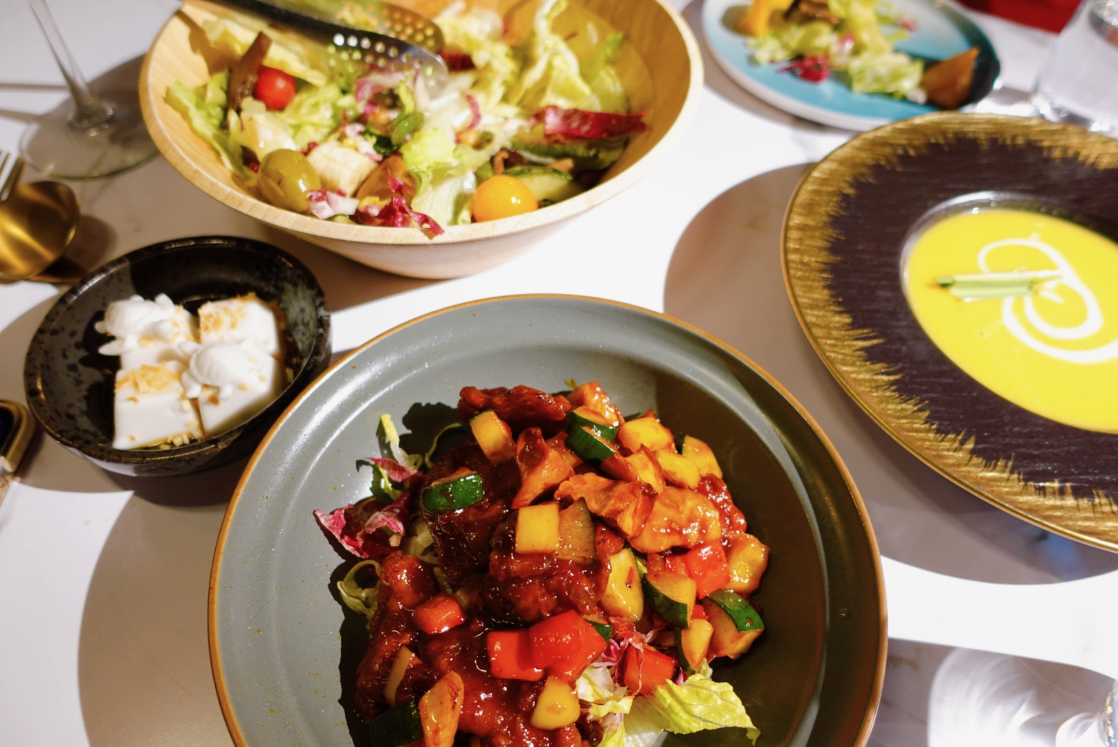 《忠孝復興美食》EVB 馬來西亞風味蔬食餐酒館，最Chill蔬食時尚(菜單) @神農太太底家