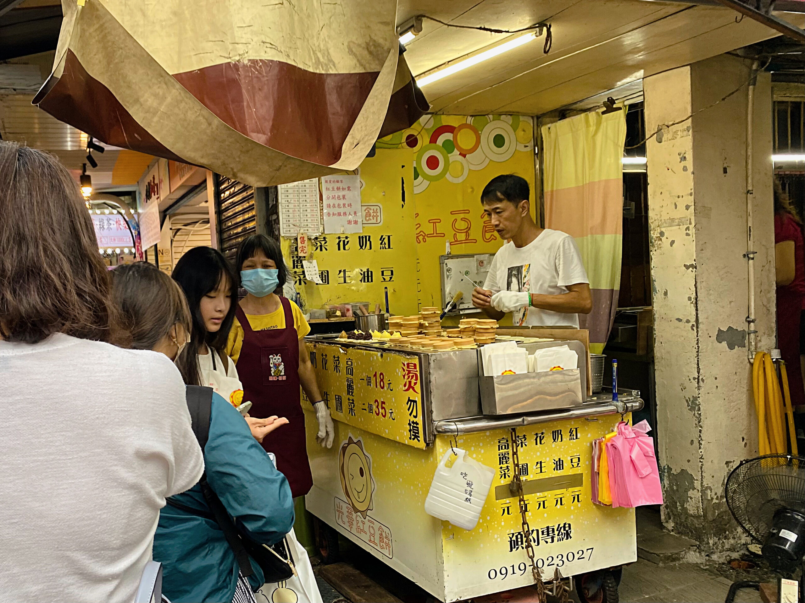 《忠孝新生美食》光華紅豆餅，人氣脆皮車輪餅晚來買不到(菜單) @神農太太底家