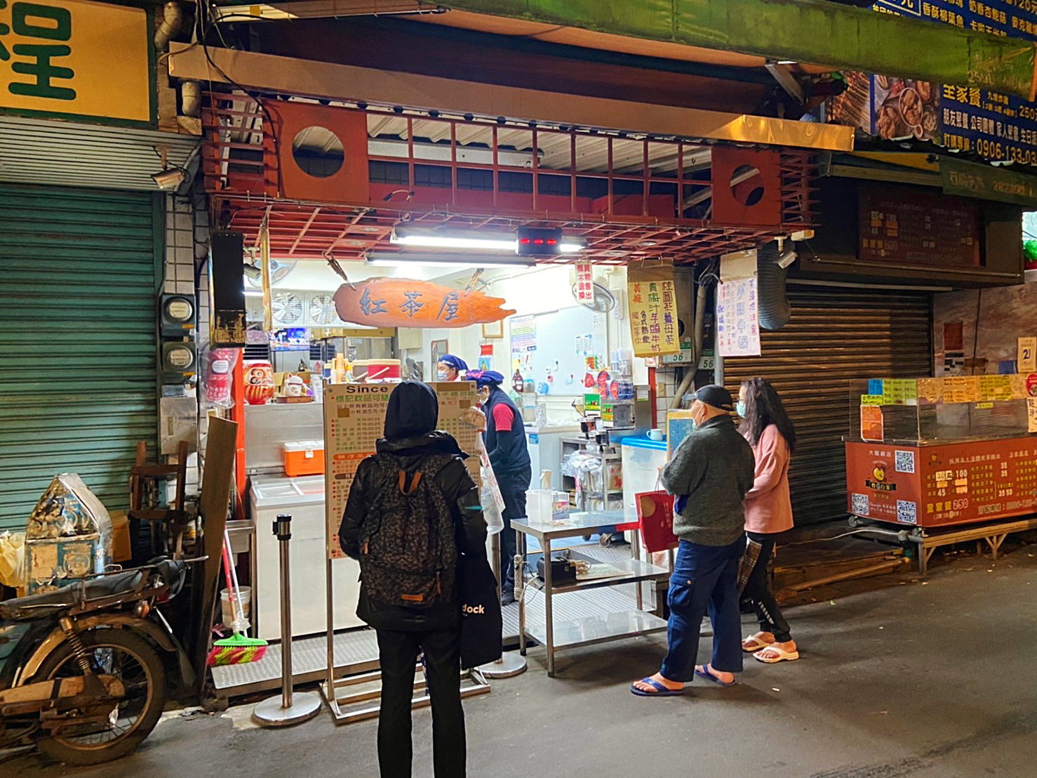 《圓山飲料》紅茶屋，老牌手搖店15元起CP值超高(菜單) @神農太太底家