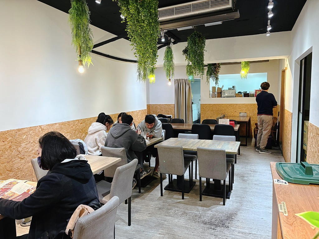 《東區美食》At.First早寓，寵物友善平價早午餐義式料理不用服務費(菜單) @神農太太底家