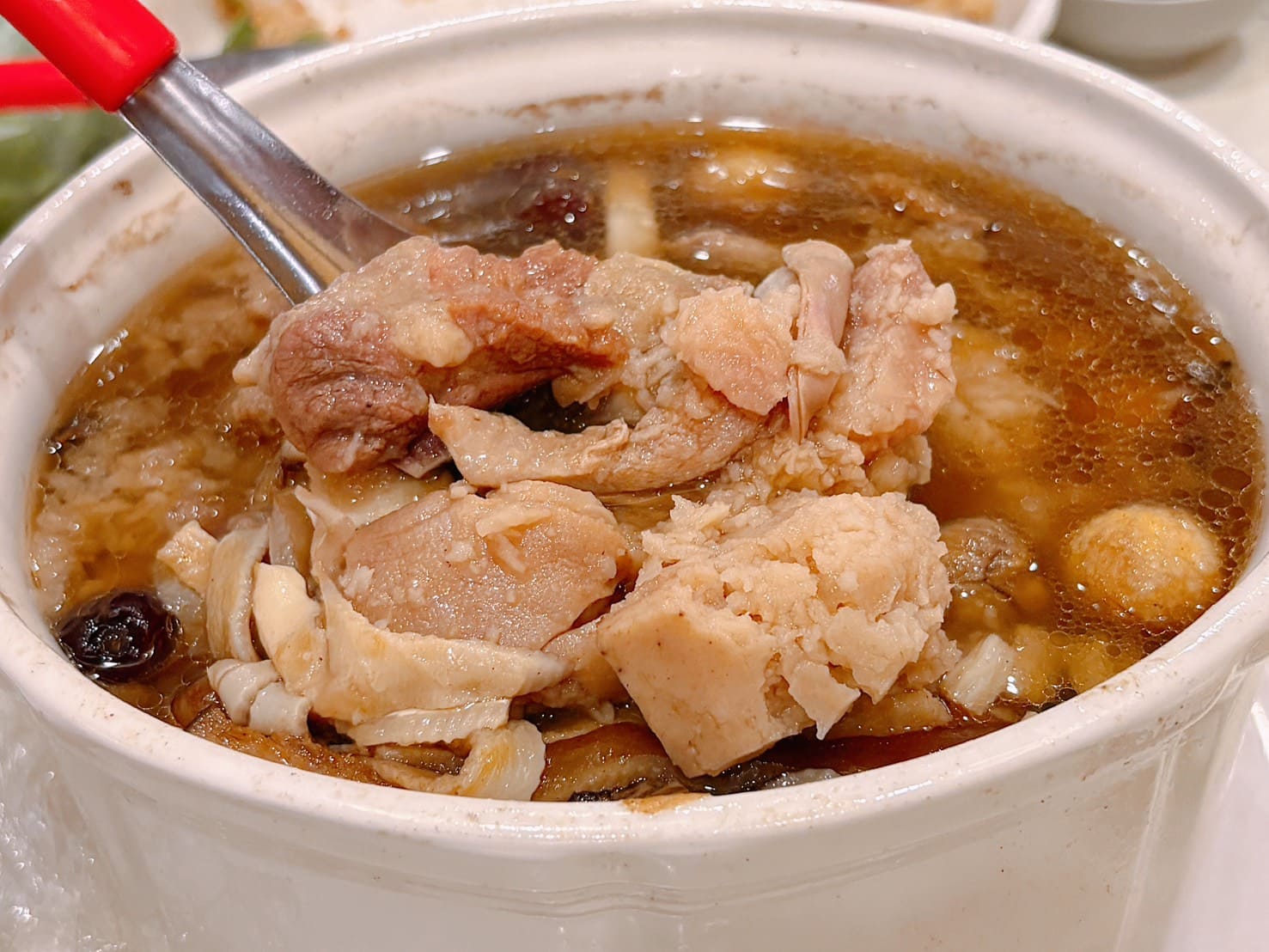 《七堵美食》全家福海鮮樓，基隆老字號平價海鮮餐廳，菜色多元分量多(菜單) @神農太太底家