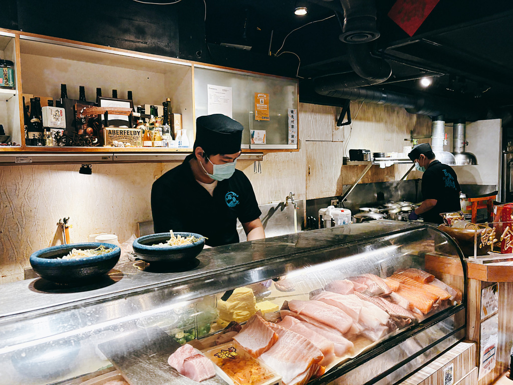 《西湖美食》百魚鮮食屋，平價澎湃生魚丼飯，大碗鮮魚味噌湯不用錢(菜單) @神農太太底家