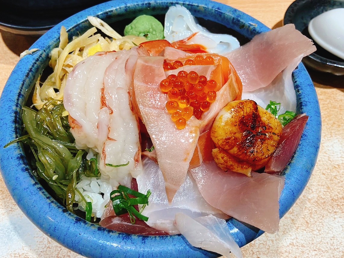 《西湖美食》百魚鮮食屋，平價澎湃生魚丼飯，大碗鮮魚味噌湯不用錢(菜單) @神農太太底家