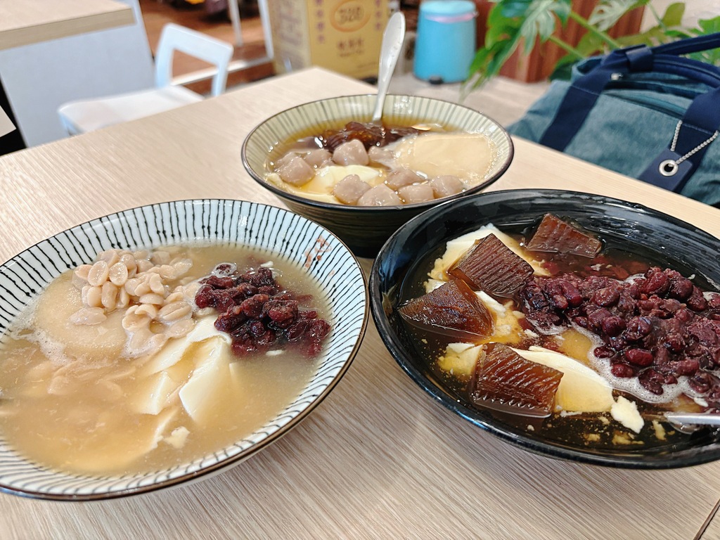 《西湖美食》純豆花冰品專門店，金面山下好吃手工豆花(菜單) @神農太太底家