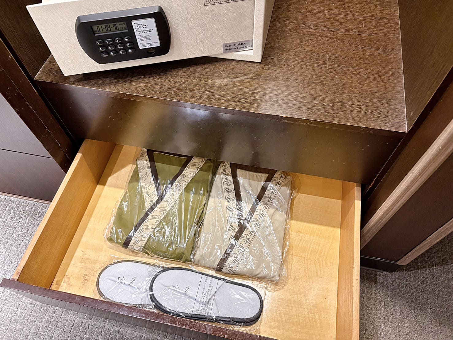 《台中住宿》清新溫泉飯店，房內泡湯、中式晚餐吃到飽、戶外泳池好好玩 @神農太太底家