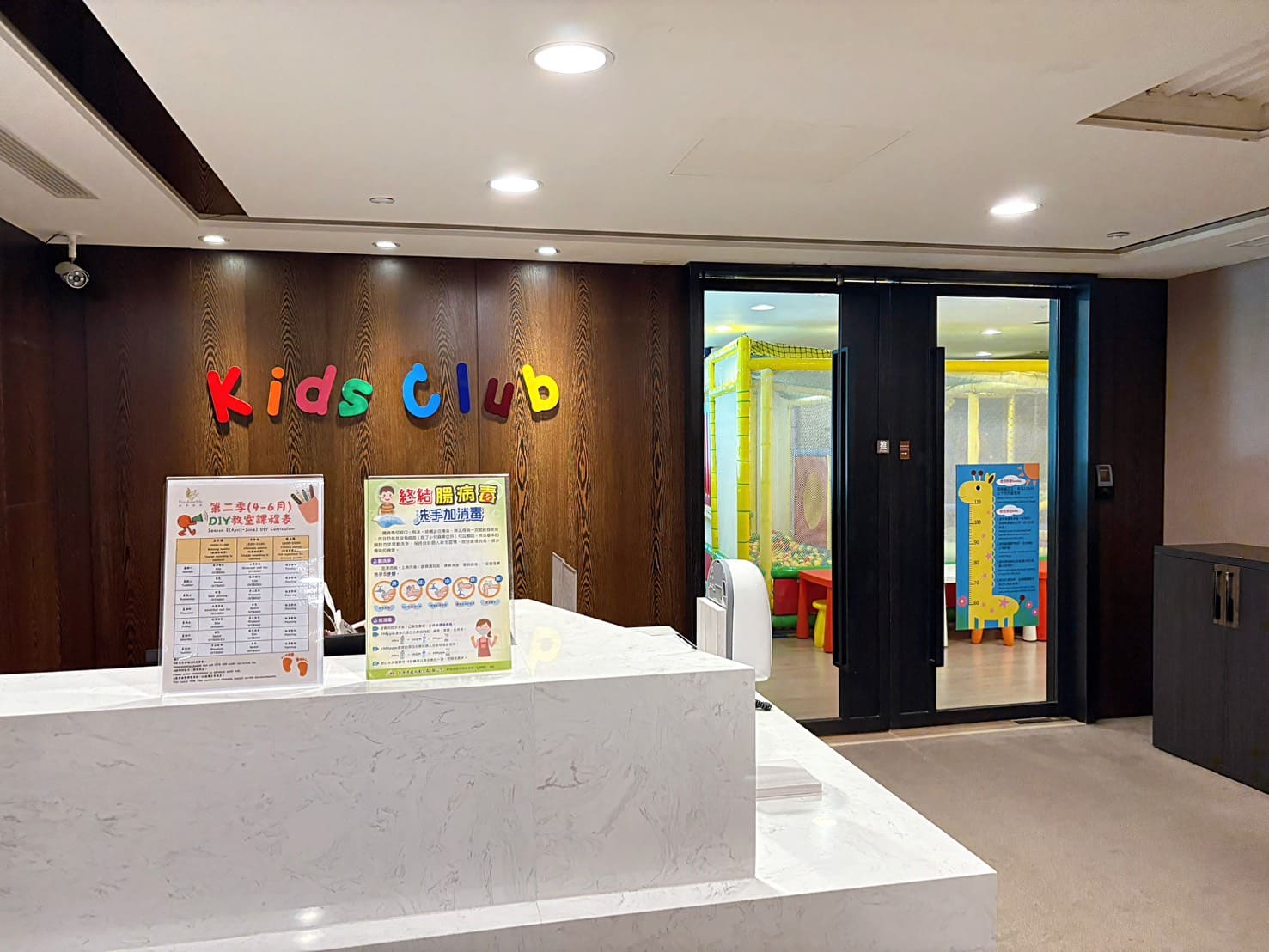 《台中住宿》清新溫泉飯店，房內泡湯、中式晚餐吃到飽、戶外泳池好好玩 @神農太太底家