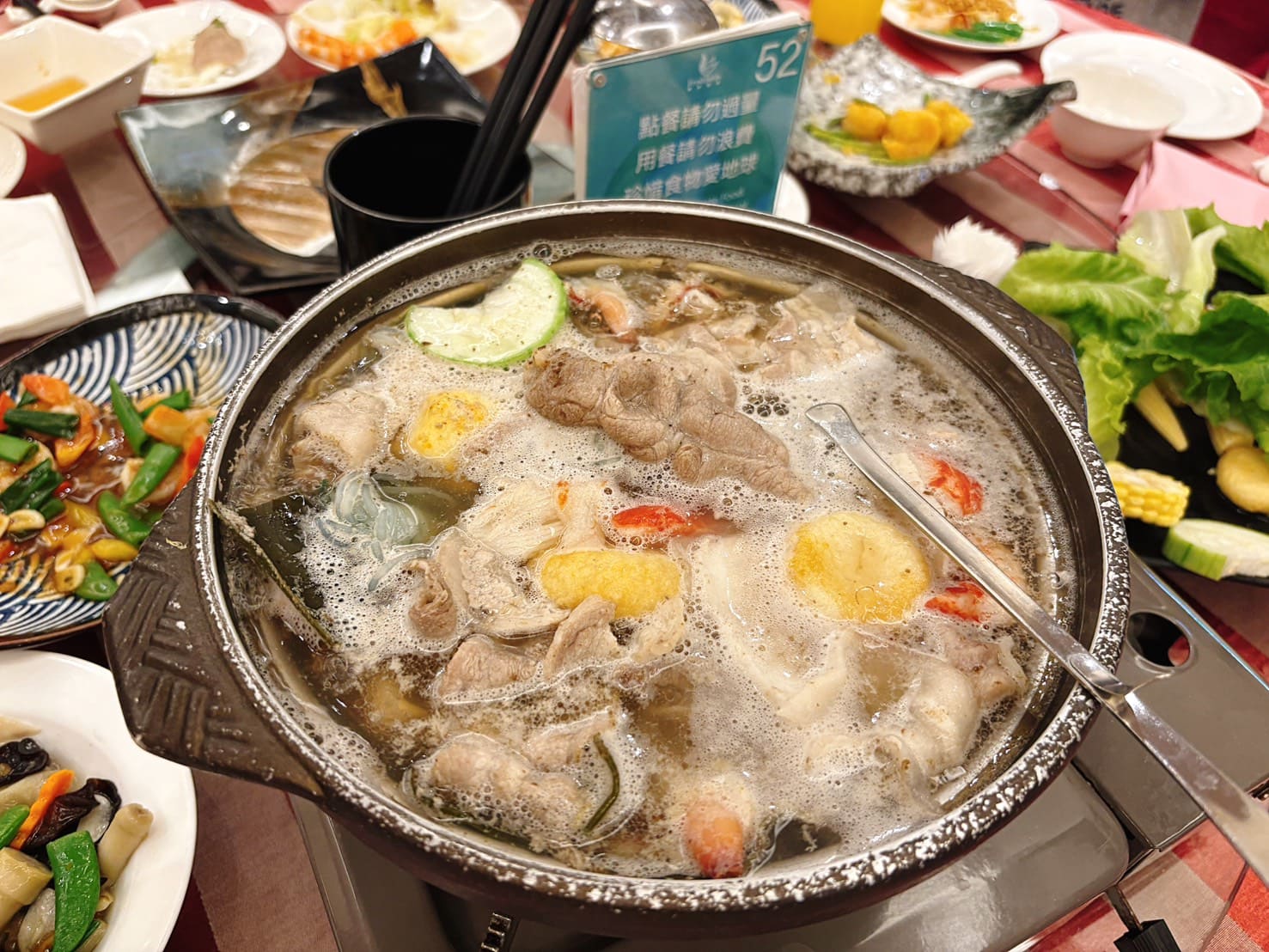 《台中美食》清新溫泉飯店天地一家中餐廳，港點熱炒吃到飽超值(菜單) @神農太太底家