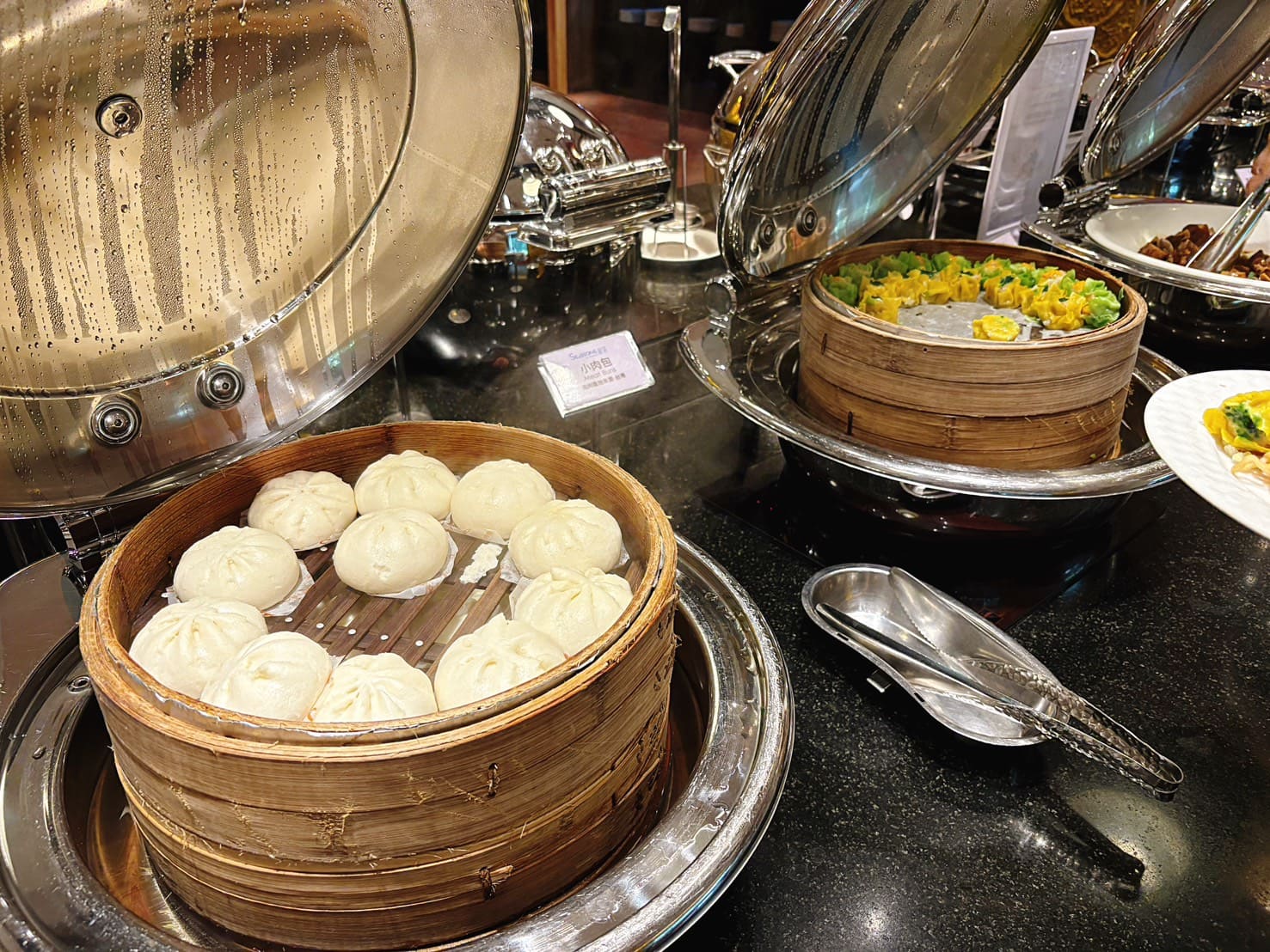 《台中住宿》清新溫泉飯店，房內泡湯、中式晚餐吃到飽、戶外泳池好好玩 @神農太太底家