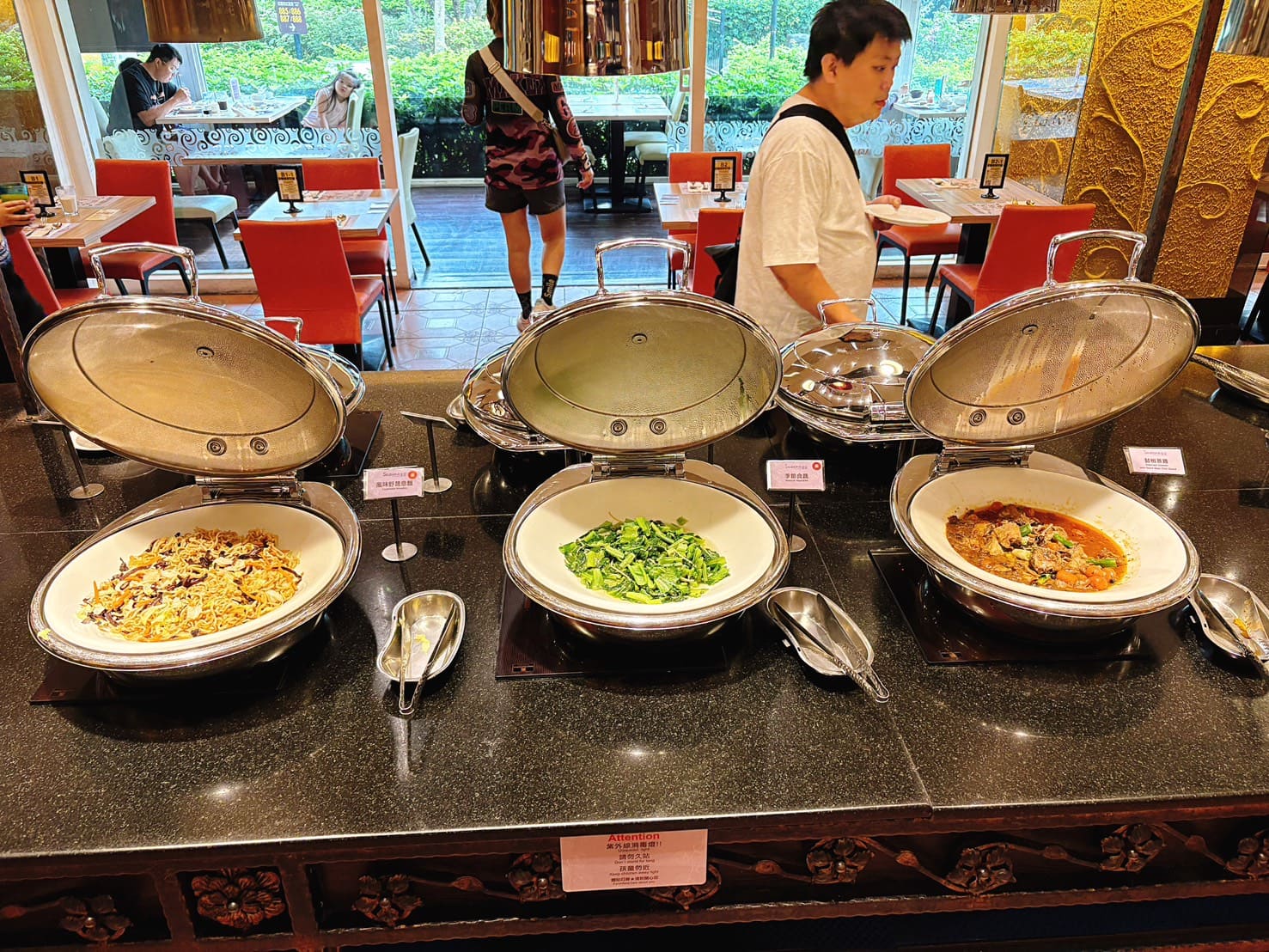《台中住宿》清新溫泉飯店，房內泡湯、中式晚餐吃到飽、戶外泳池好好玩 @神農太太底家