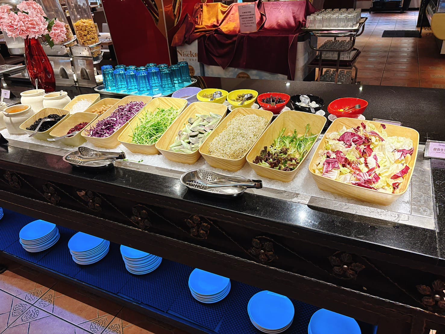 《台中住宿》清新溫泉飯店，房內泡湯、中式晚餐吃到飽、戶外泳池好好玩 @神農太太底家
