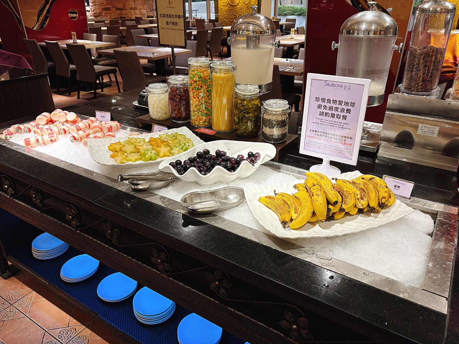 《台中住宿》清新溫泉飯店，房內泡湯、中式晚餐吃到飽、戶外泳池好好玩 @神農太太底家
