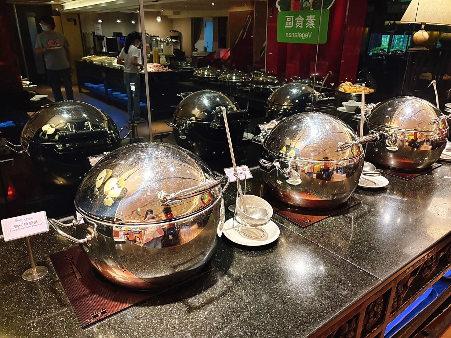 《台中住宿》清新溫泉飯店，房內泡湯、中式晚餐吃到飽、戶外泳池好好玩 @神農太太底家