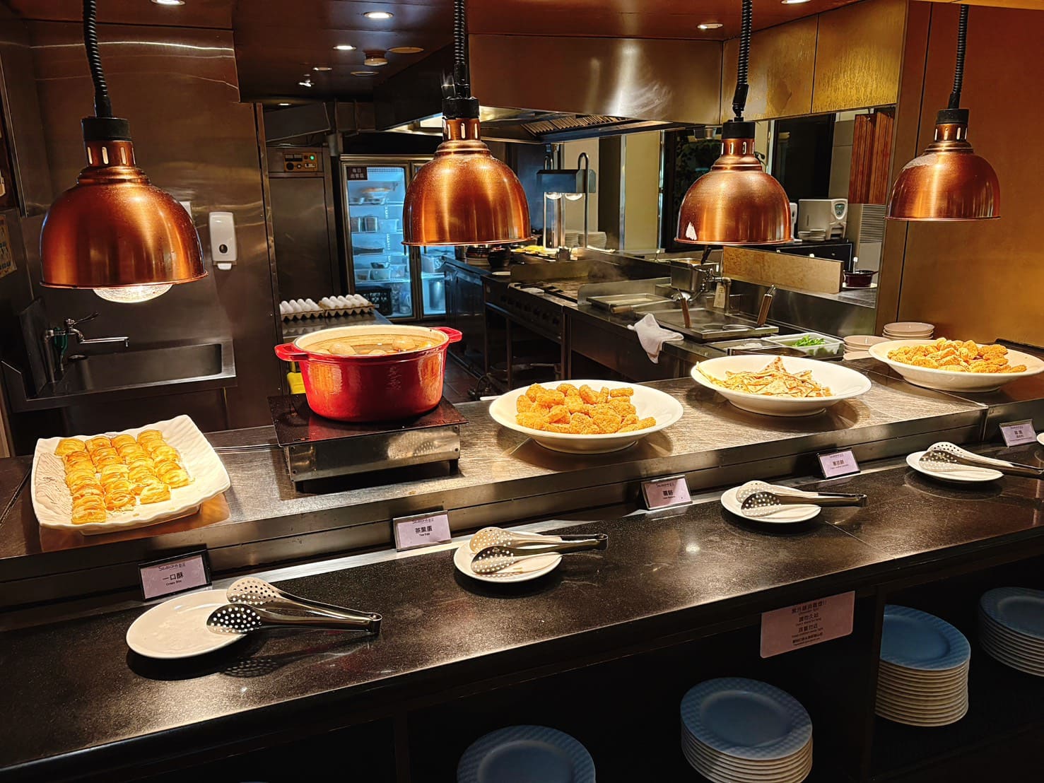 《台中住宿》清新溫泉飯店，房內泡湯、中式晚餐吃到飽、戶外泳池好好玩 @神農太太底家
