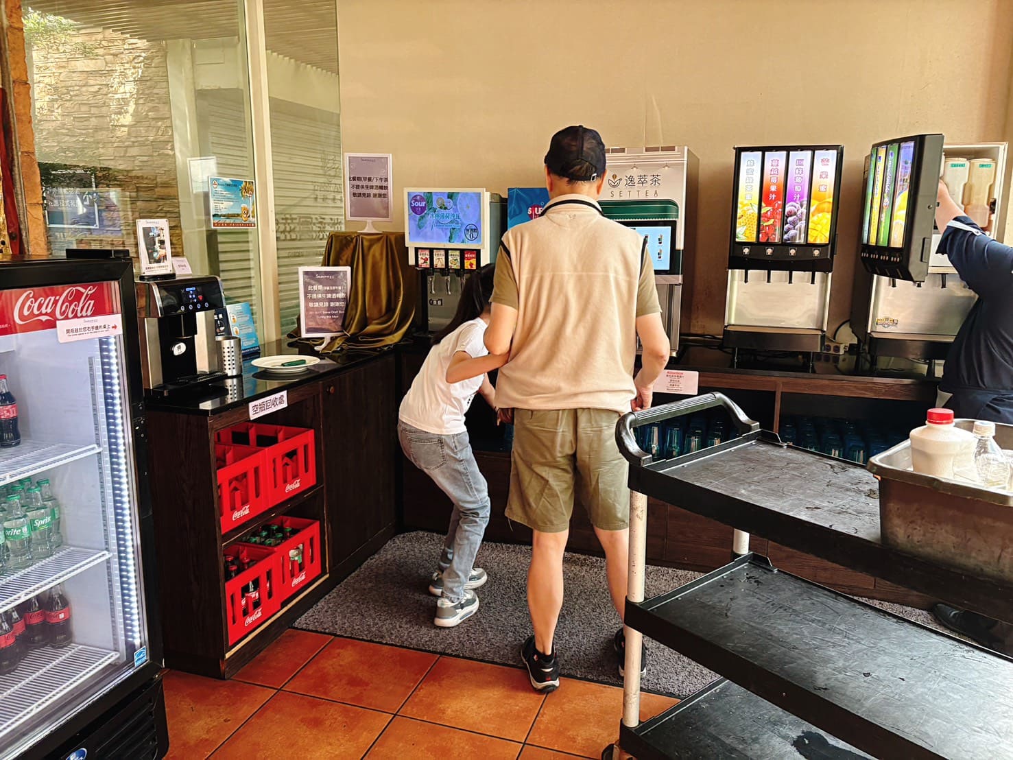 《台中住宿》清新溫泉飯店，房內泡湯、中式晚餐吃到飽、戶外泳池好好玩 @神農太太底家