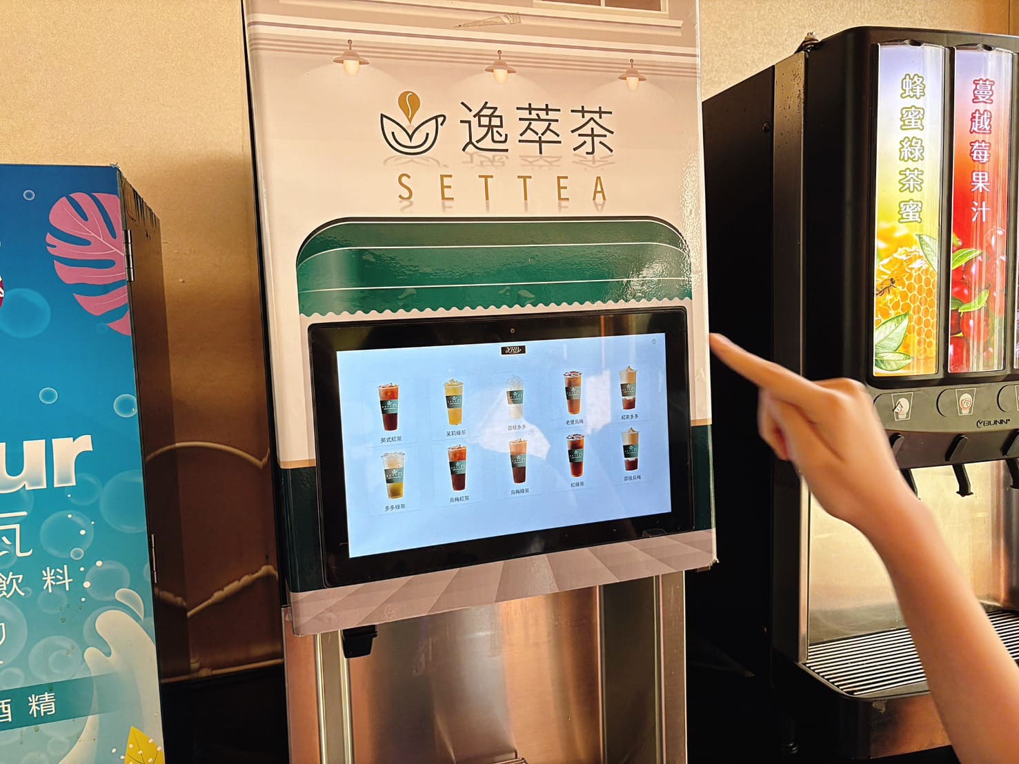 《台中住宿》清新溫泉飯店，房內泡湯、中式晚餐吃到飽、戶外泳池好好玩 @神農太太底家