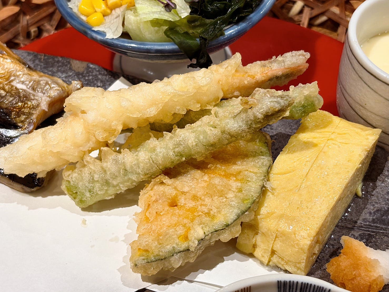 《信義區美食》博多天麩羅山海明太子吃到飽，限量20份商業午餐好豐盛(菜單) @神農太太底家