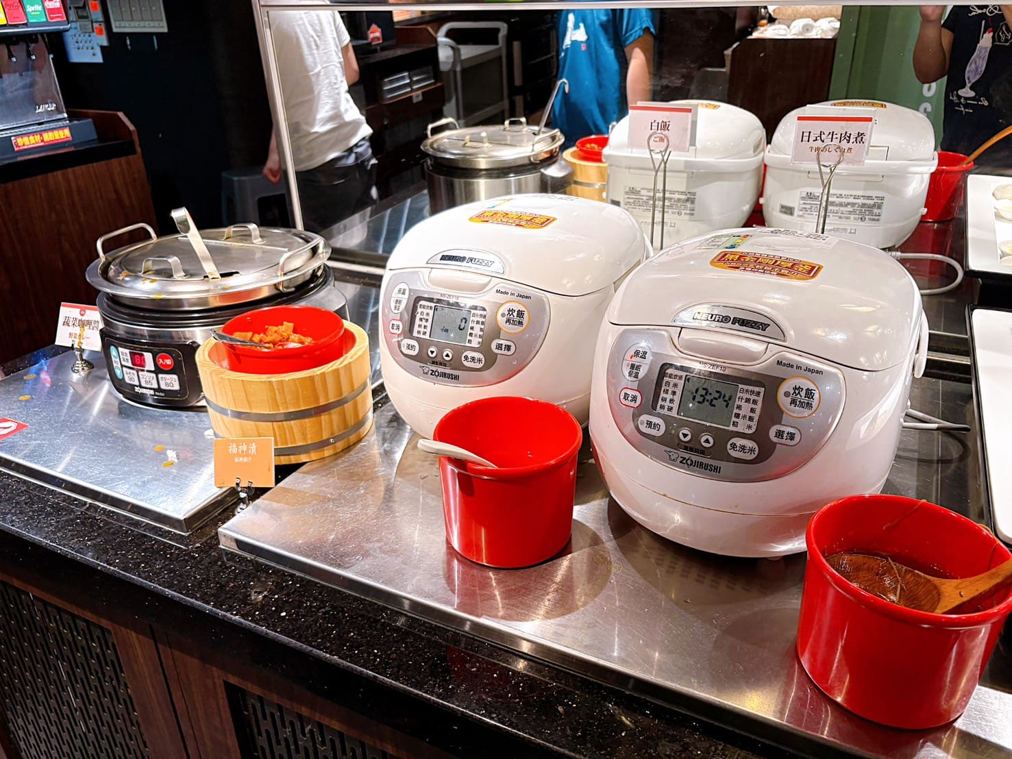 《小巨蛋美食》橫濱牛排微風南京店，自助沙拉吧咖哩飯吃到飽(菜單) @神農太太底家