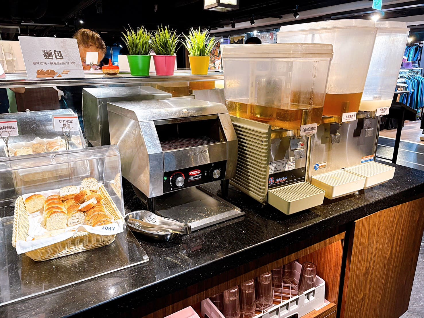 《小巨蛋美食》橫濱牛排微風南京店，自助沙拉吧咖哩飯吃到飽(菜單) @神農太太底家