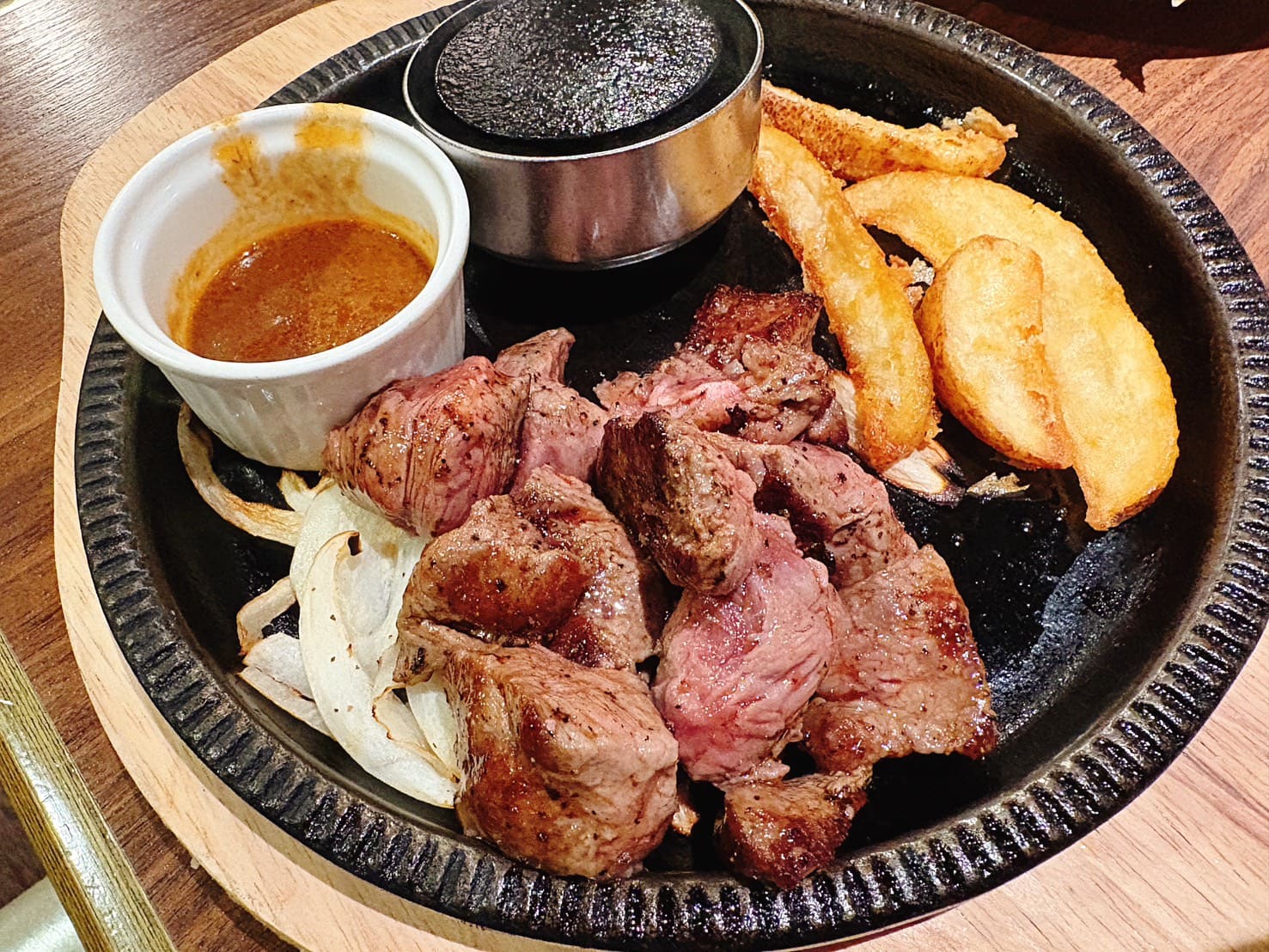 《小巨蛋美食》橫濱牛排微風南京店，自助沙拉吧咖哩飯吃到飽(菜單) @神農太太底家