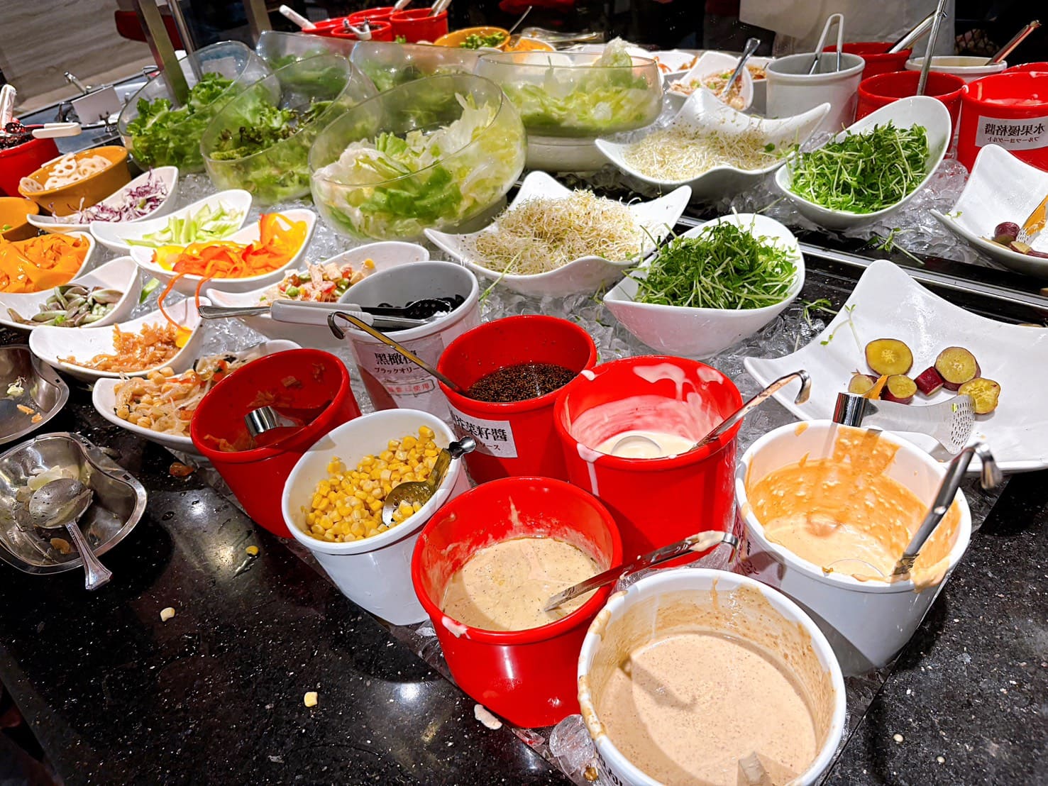 《小巨蛋美食》橫濱牛排微風南京店，自助沙拉吧咖哩飯吃到飽(菜單) @神農太太底家