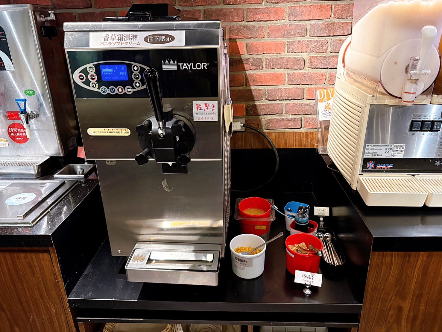 《小巨蛋美食》橫濱牛排微風南京店，自助沙拉吧咖哩飯吃到飽(菜單) @神農太太底家