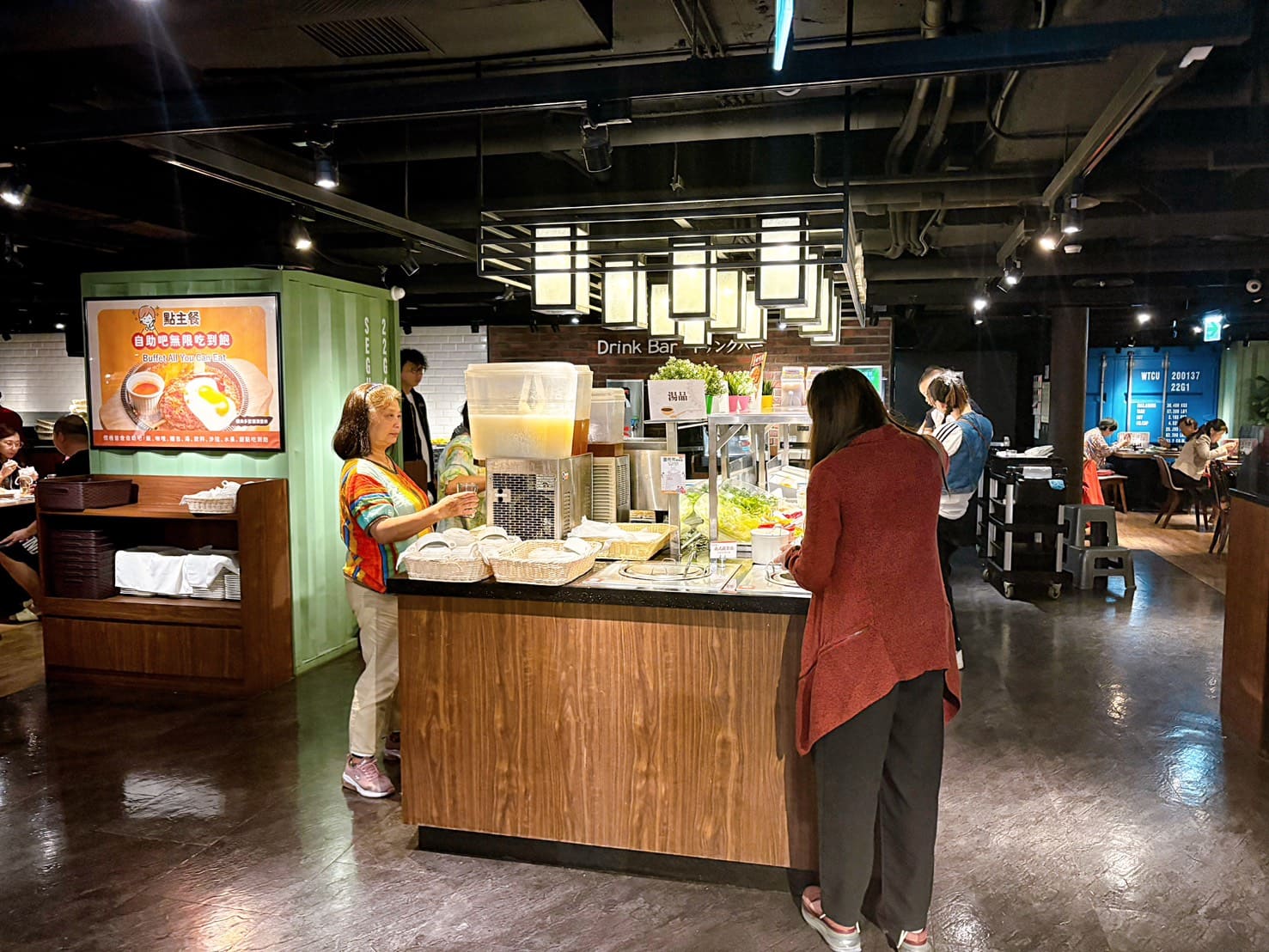《小巨蛋美食》橫濱牛排微風南京店，自助沙拉吧咖哩飯吃到飽(菜單) @神農太太底家