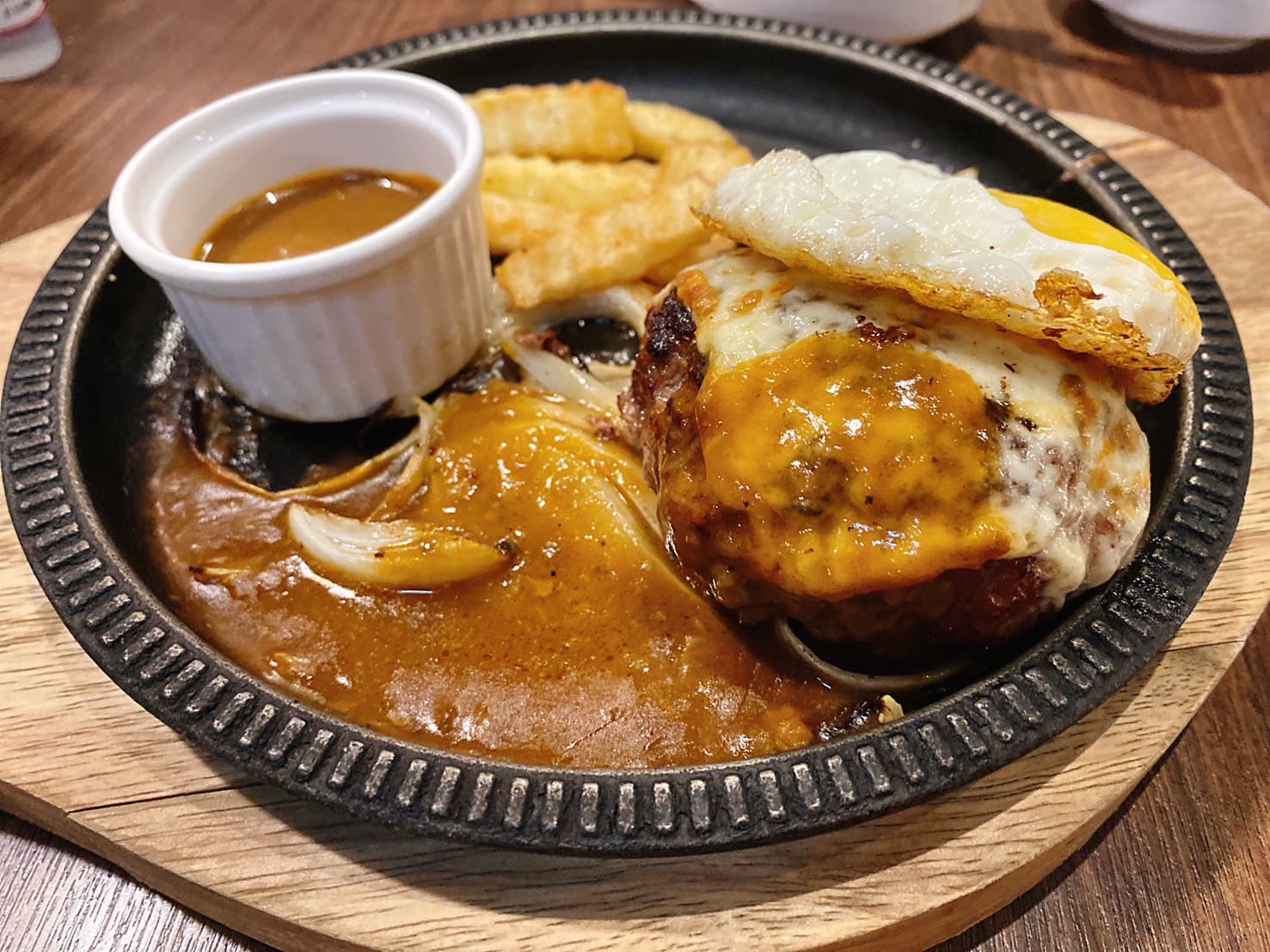 《小巨蛋美食》橫濱牛排微風南京店，自助沙拉吧咖哩飯吃到飽(菜單) @神農太太底家