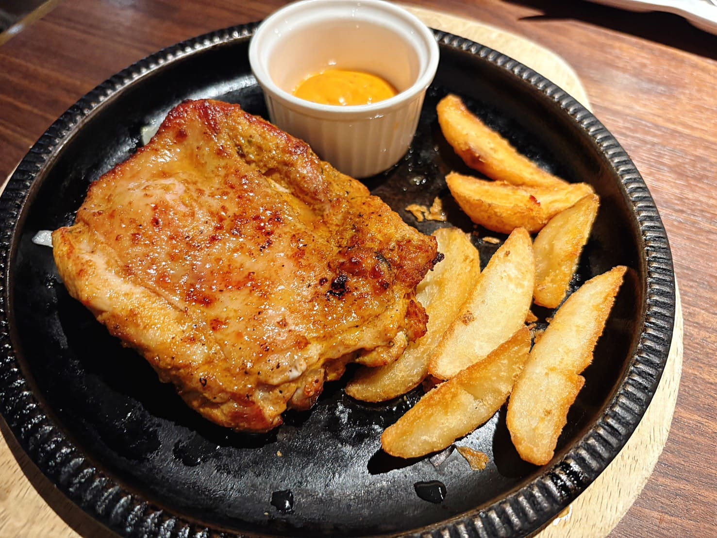 《小巨蛋美食》橫濱牛排微風南京店，自助沙拉吧咖哩飯吃到飽(菜單) @神農太太底家