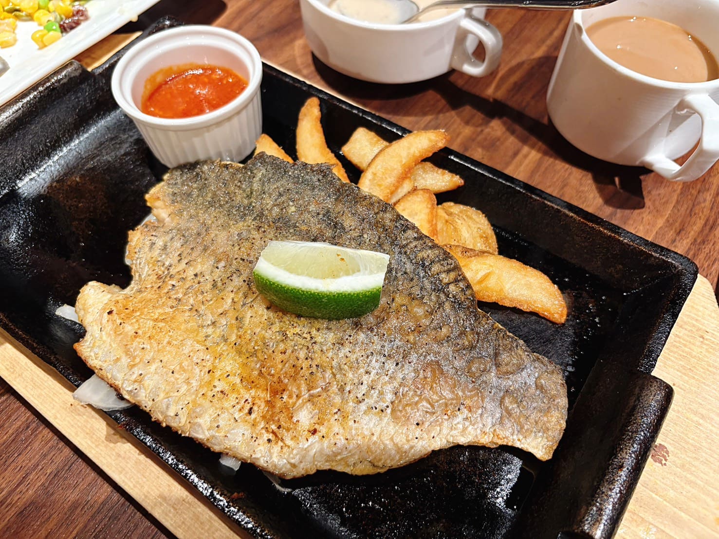 《小巨蛋美食》橫濱牛排微風南京店，自助沙拉吧咖哩飯吃到飽(菜單) @神農太太底家