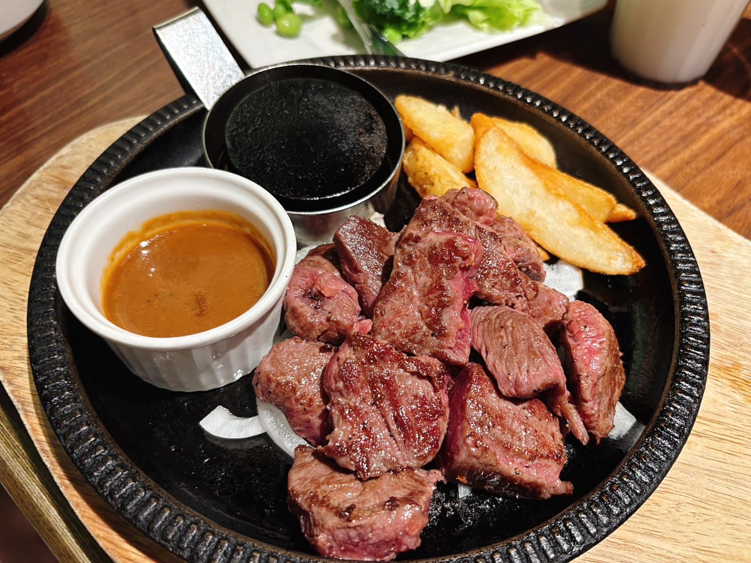 《小巨蛋美食》橫濱牛排微風南京店，自助沙拉吧咖哩飯吃到飽(菜單) @神農太太底家