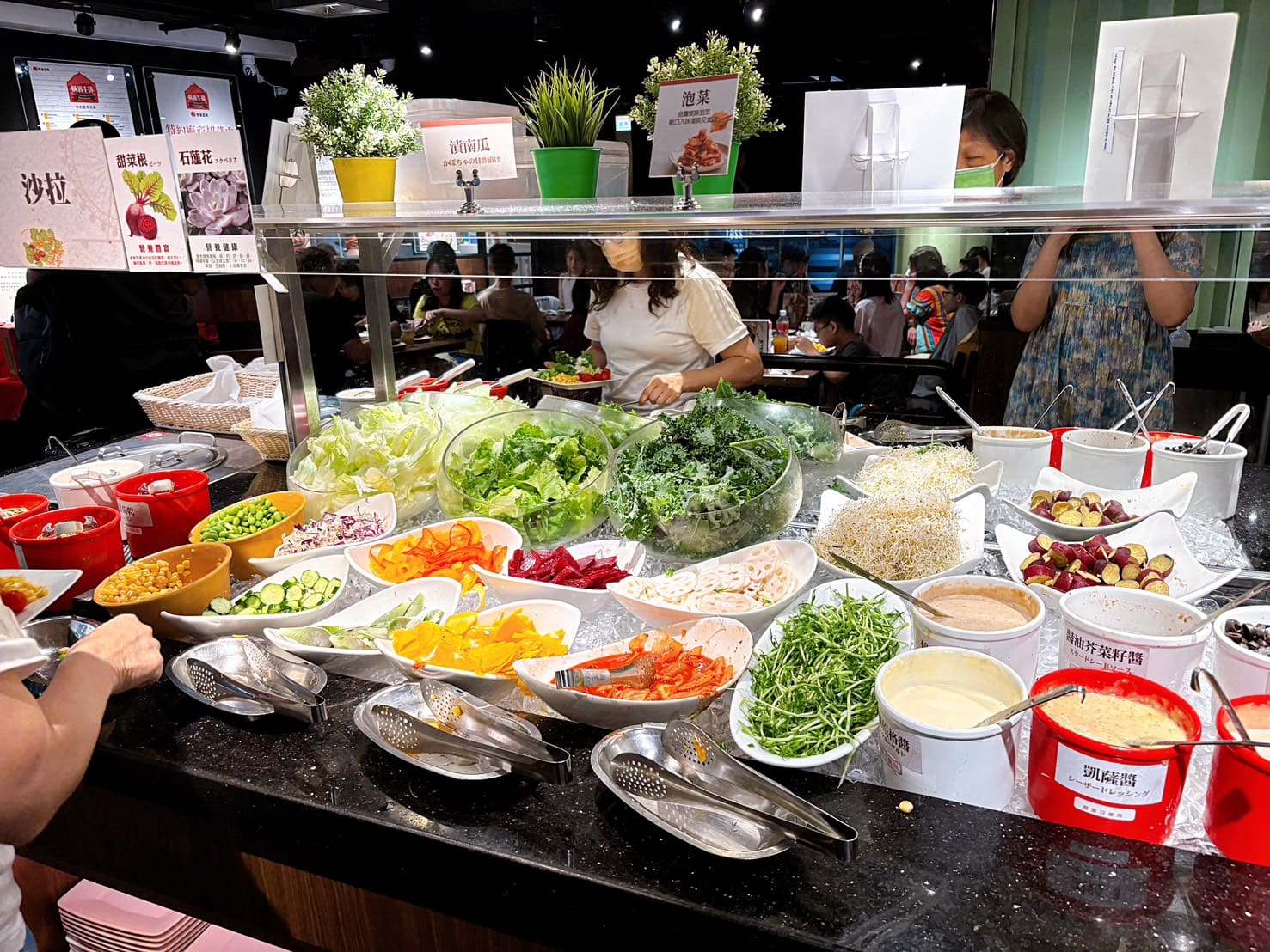 《小巨蛋美食》橫濱牛排微風南京店，自助沙拉吧咖哩飯吃到飽(菜單) @神農太太底家