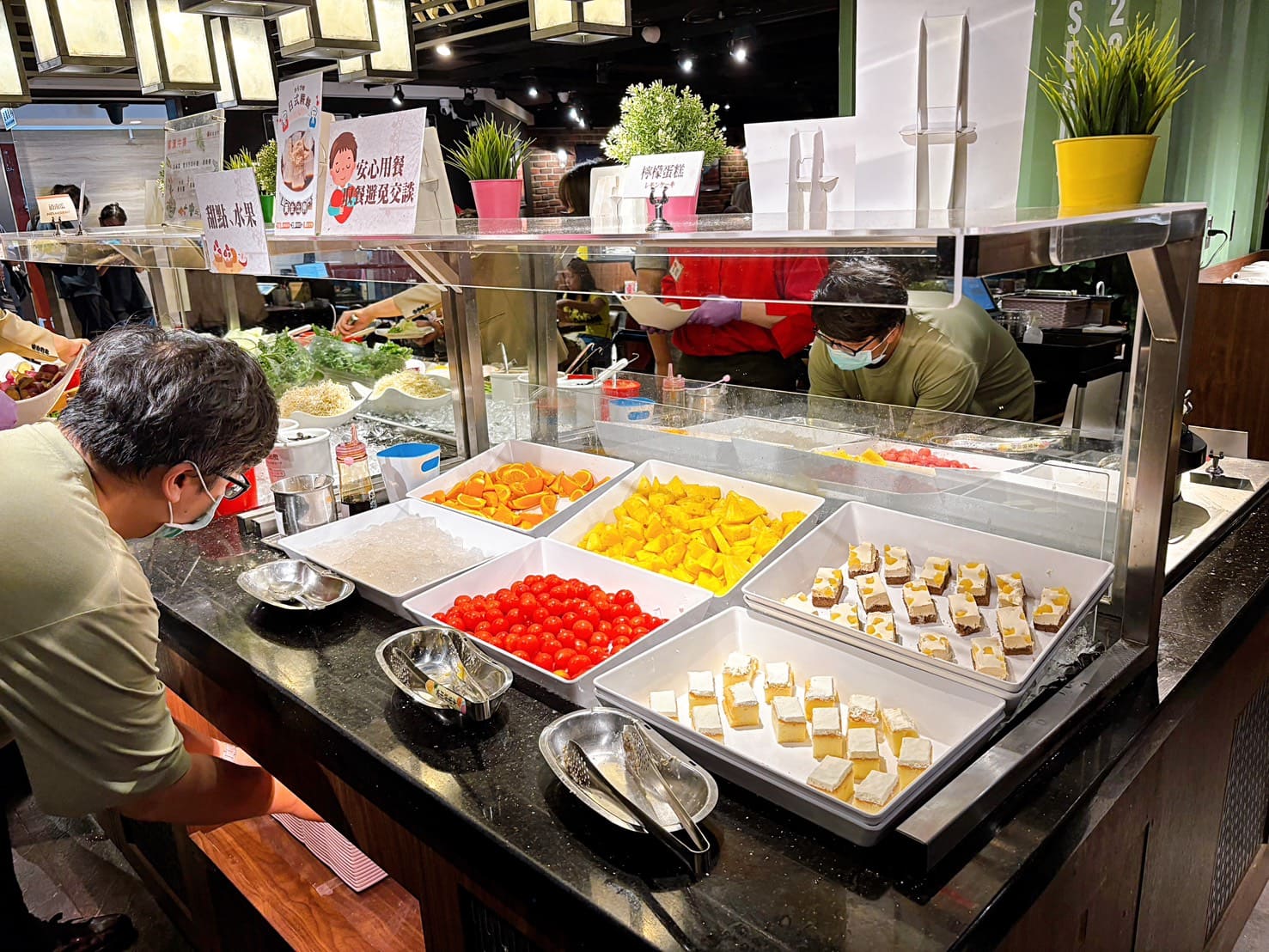 《小巨蛋美食》橫濱牛排微風南京店，自助沙拉吧咖哩飯吃到飽(菜單) @神農太太底家
