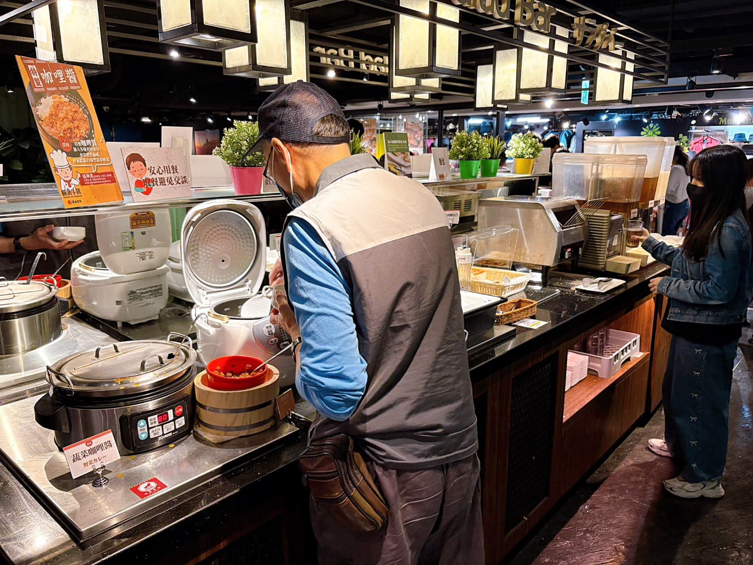 《小巨蛋美食》橫濱牛排微風南京店，自助沙拉吧咖哩飯吃到飽(菜單) @神農太太底家