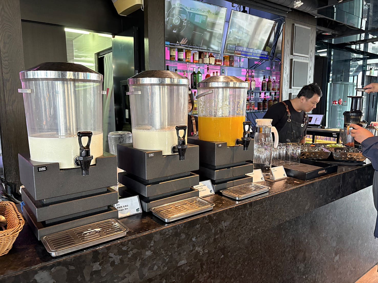 《中山區美食》台北中山雅樂軒酒店Aloft酒店，景觀早餐只要330元起(價格 停車) @神農太太底家