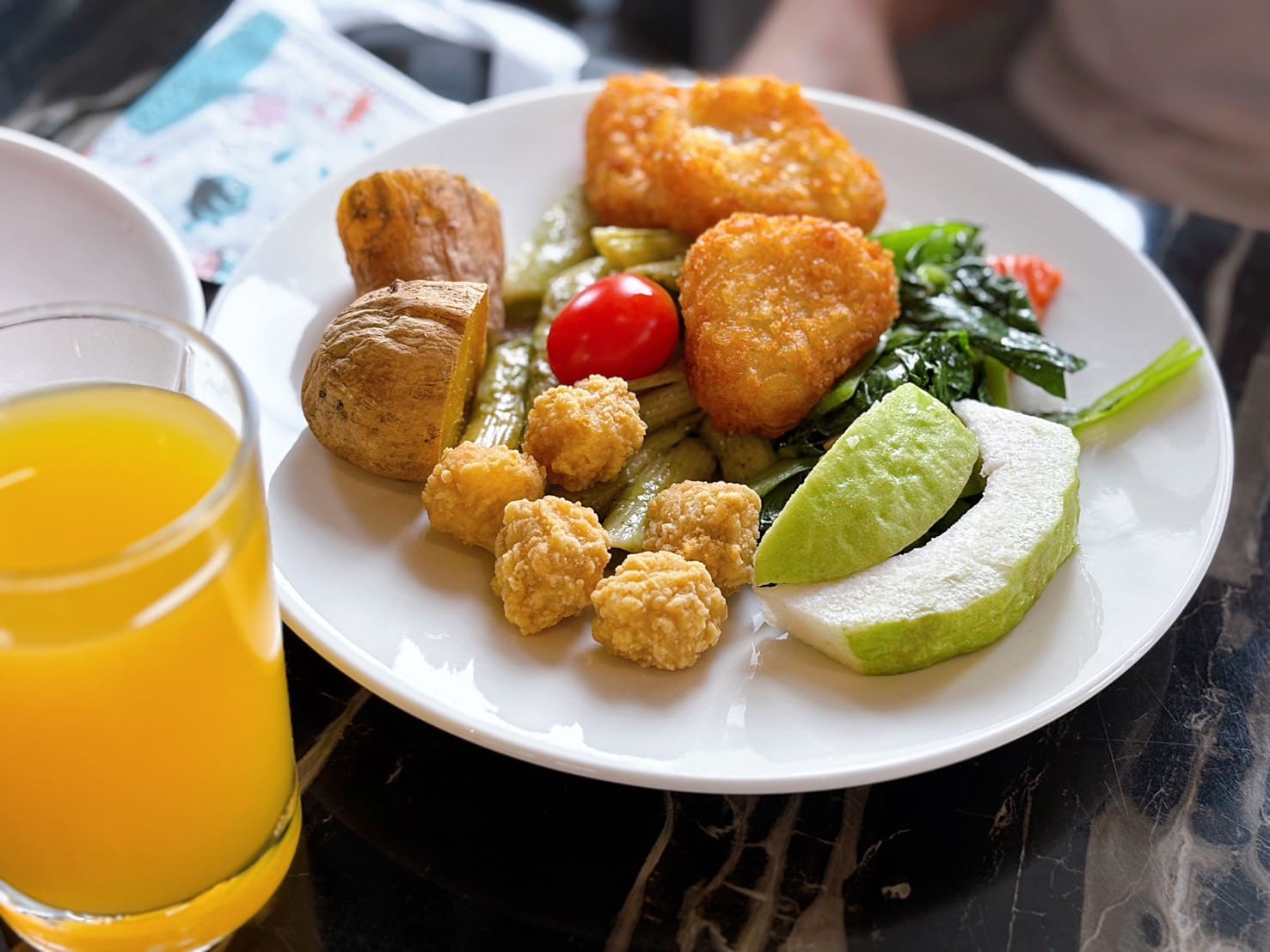 《中山區美食》台北中山雅樂軒酒店Aloft酒店，景觀早餐只要330元起(價格 停車) @神農太太底家