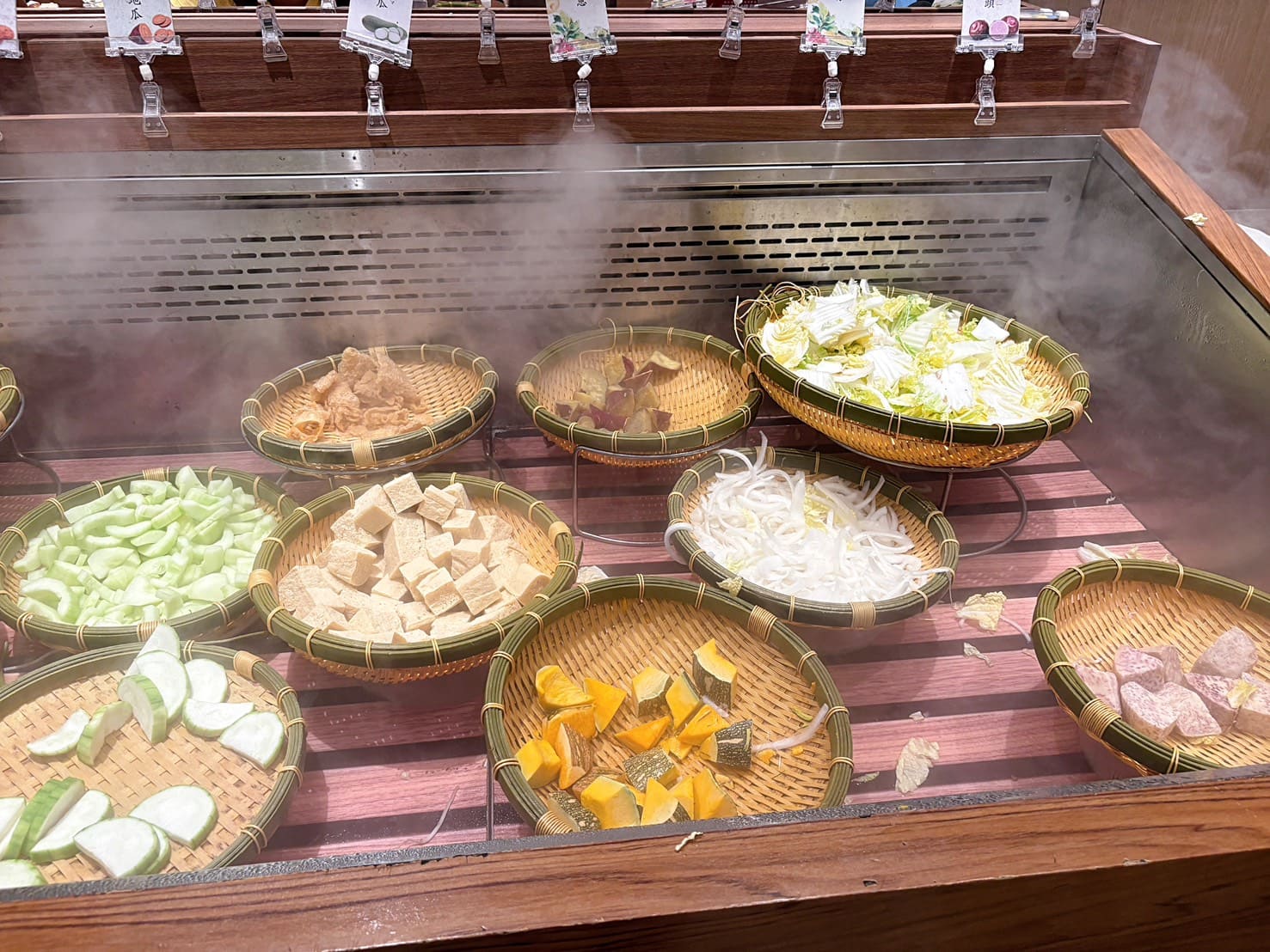《蘆洲美食》涮乃葉徐匯廣場店，平日中午5小時爆吃火鍋吃到飽(2025年菜單) @神農太太底家