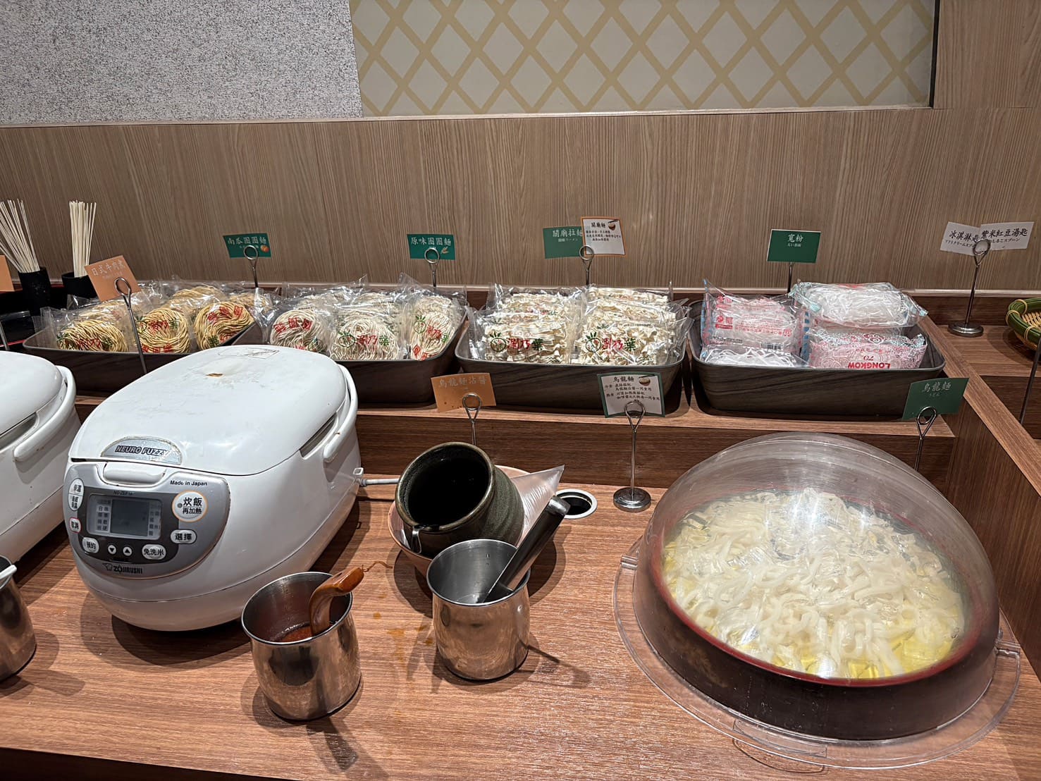 《蘆洲美食》涮乃葉徐匯廣場店，平日中午5小時爆吃火鍋吃到飽(2025年菜單) @神農太太底家