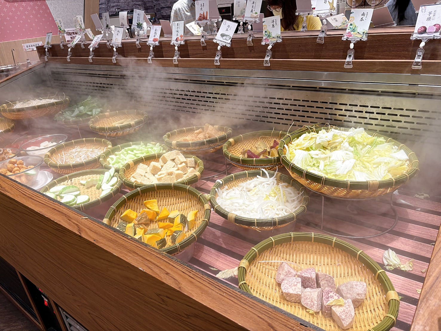 《蘆洲美食》涮乃葉徐匯廣場店，平日中午5小時爆吃火鍋吃到飽(2025年菜單) @神農太太底家