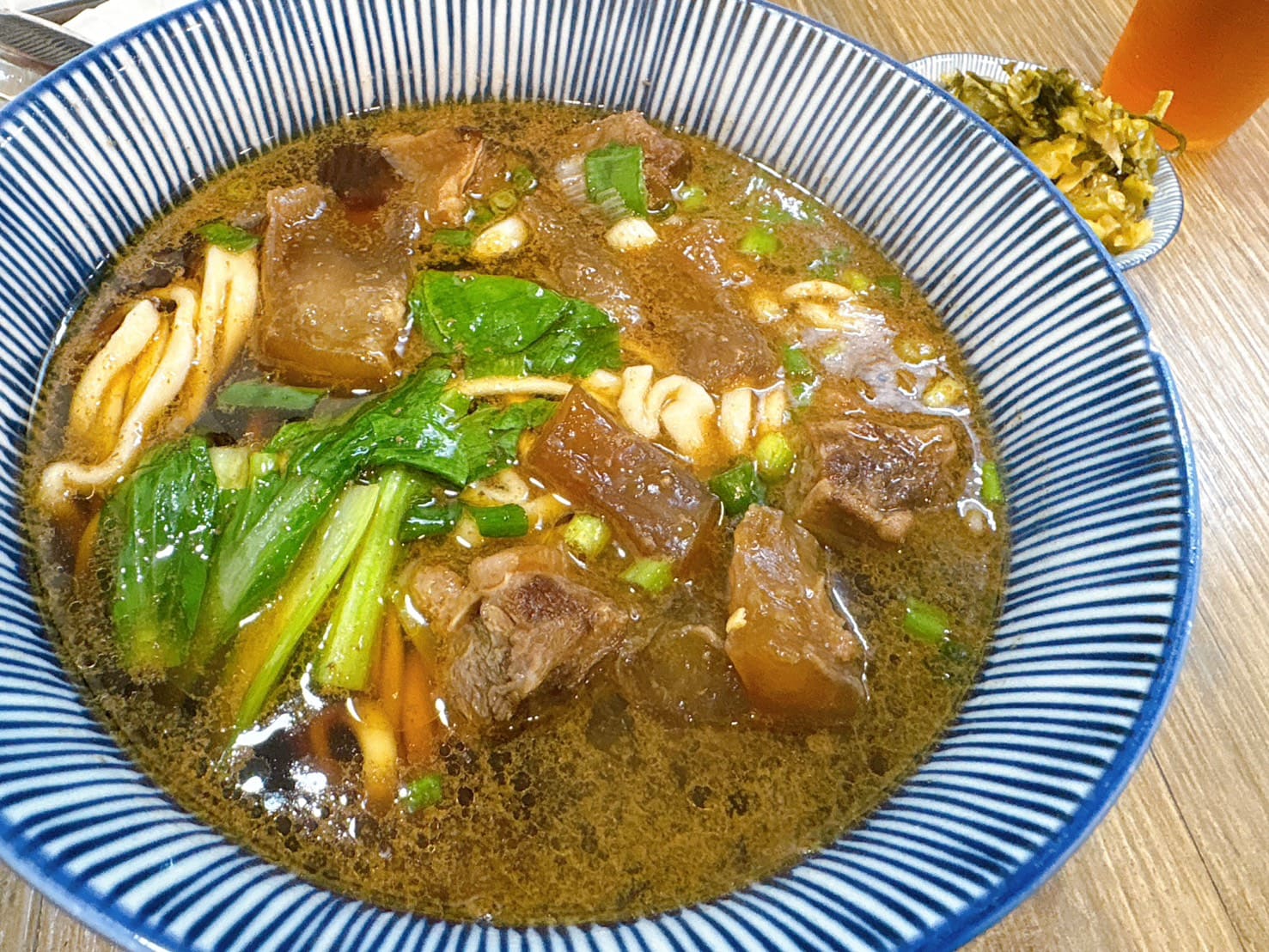 《大橋頭美食》林記牛肉麵，百元牛肉麵紅茶喝到飽，銅板滷味必點(2026最新菜單) @神農太太底家