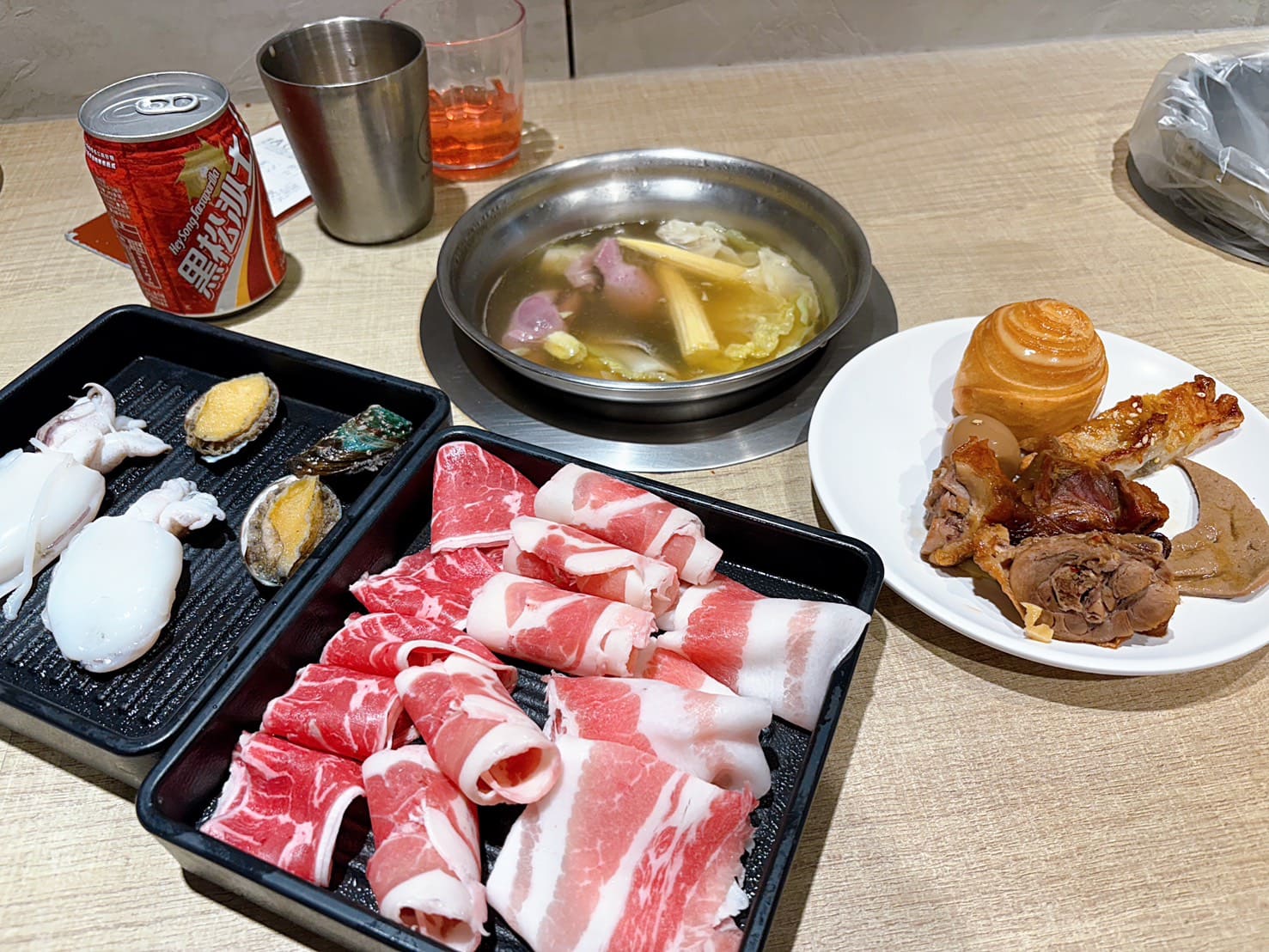 《板橋美食》吉哆火鍋百匯，台味聯名超多菜色火鍋自助吃到飽(價目表) @神農太太底家