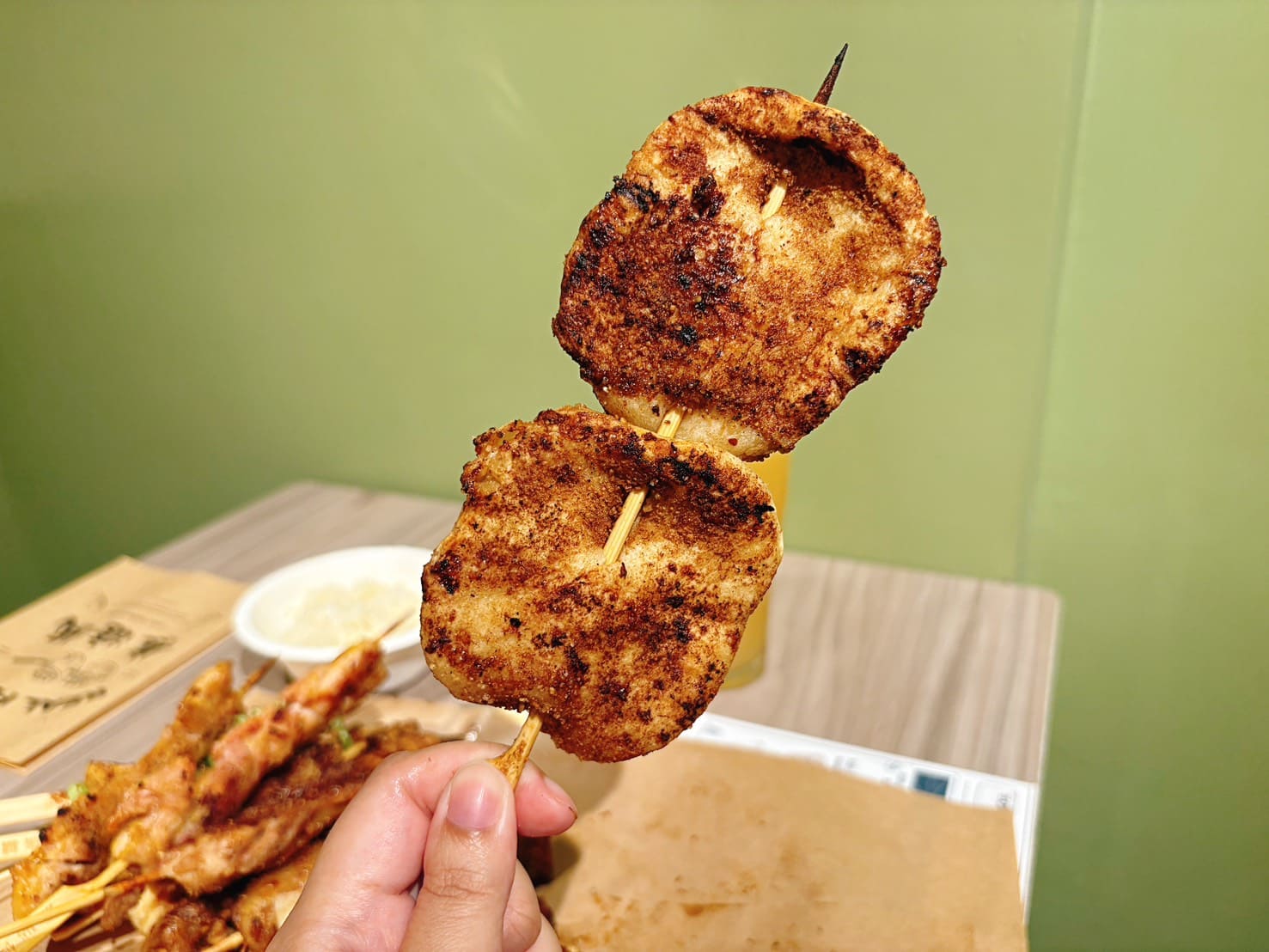 《信義安和美食》焦糖楓通化店，漢方串燒非油炸，20元起美味不油膩(菜單) @神農太太底家