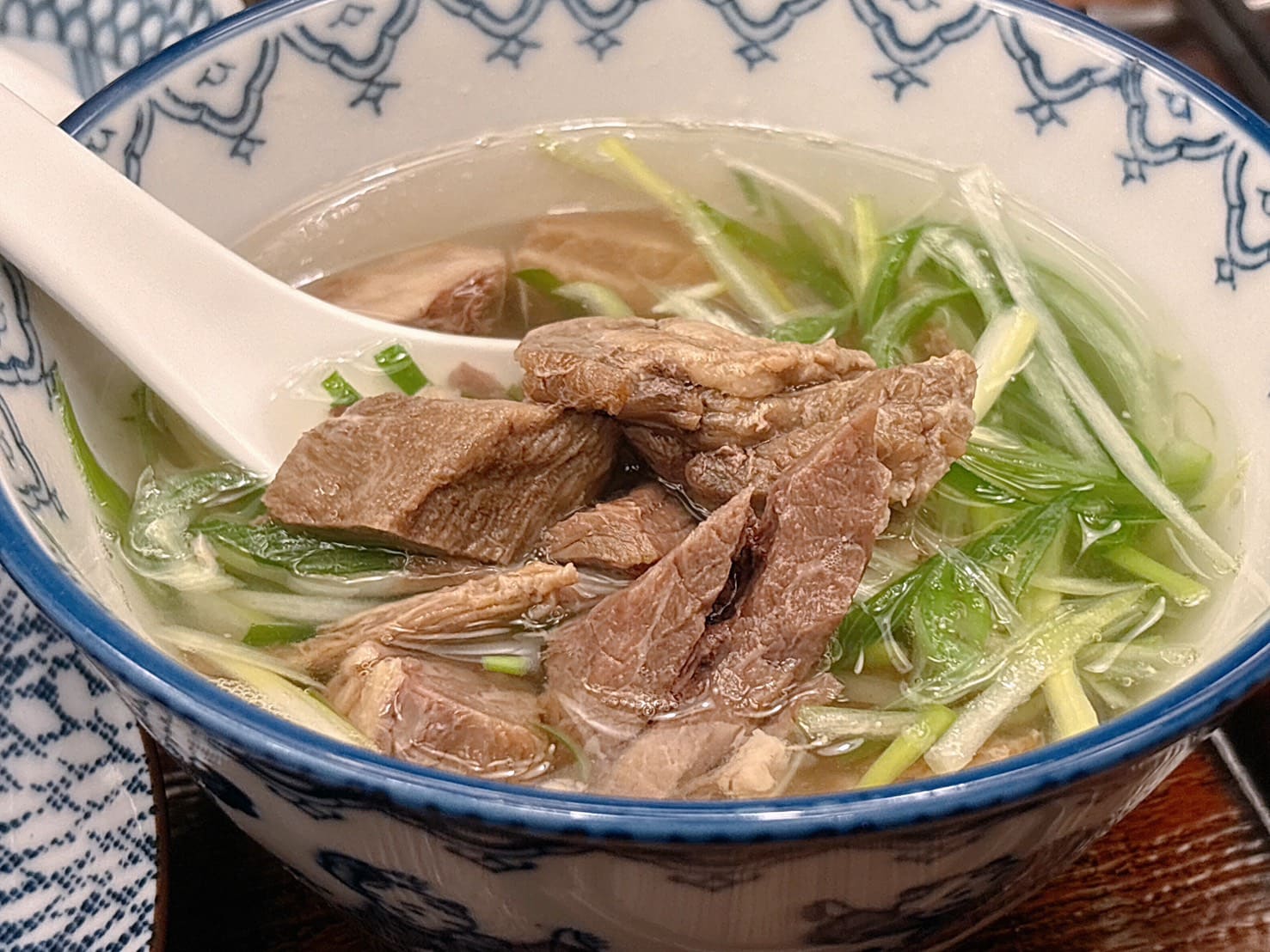 《市府站美食》東山炭燒牛舌台北信義店，仙台牛舌名店口感脆彈(菜單 訂位) @神農太太底家