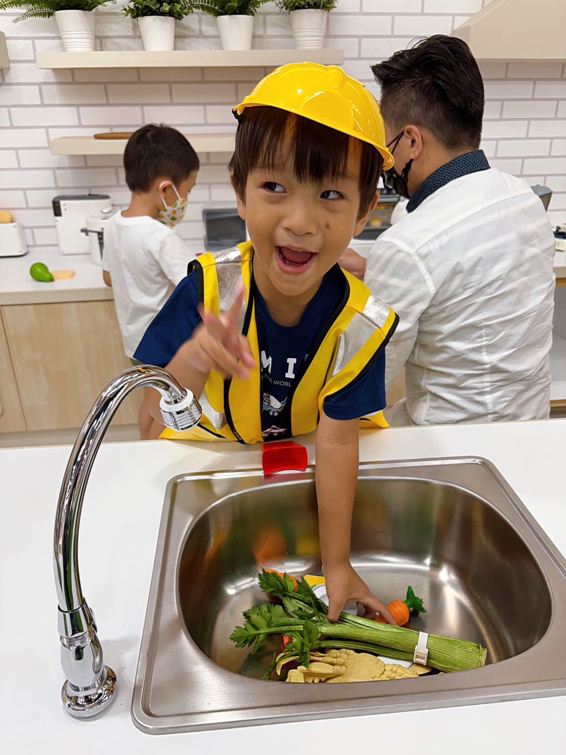 《南港親子》奧斯丁夢想樂園南港環球店，新開幕莊園主題樂園巨大沙坑手工禮服(票價) @神農太太底家