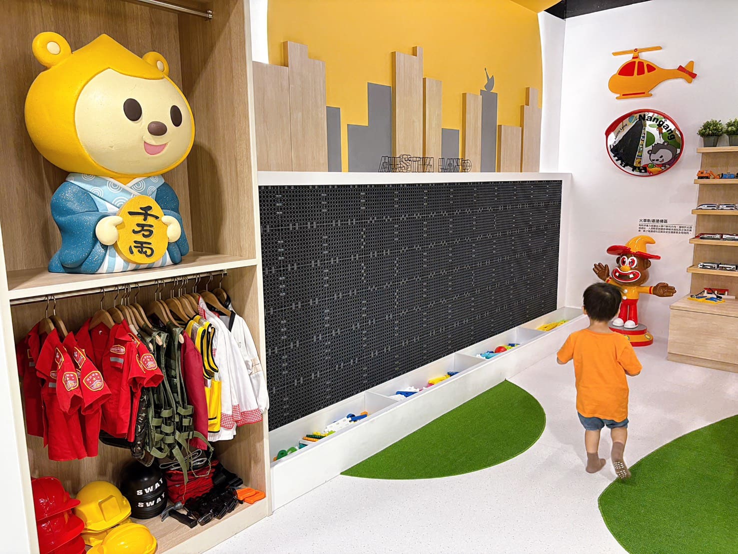 《南港親子》奧斯丁夢想樂園南港環球店，新開幕莊園主題樂園巨大沙坑手工禮服(票價) @神農太太底家