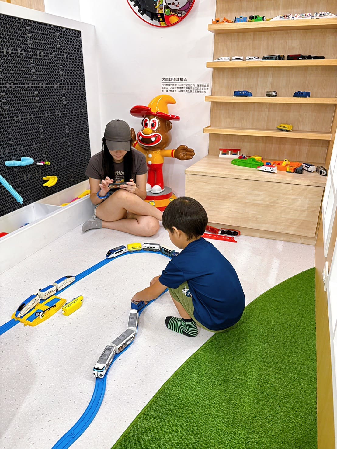 《南港親子》奧斯丁夢想樂園南港環球店，新開幕莊園主題樂園巨大沙坑手工禮服(票價) @神農太太底家